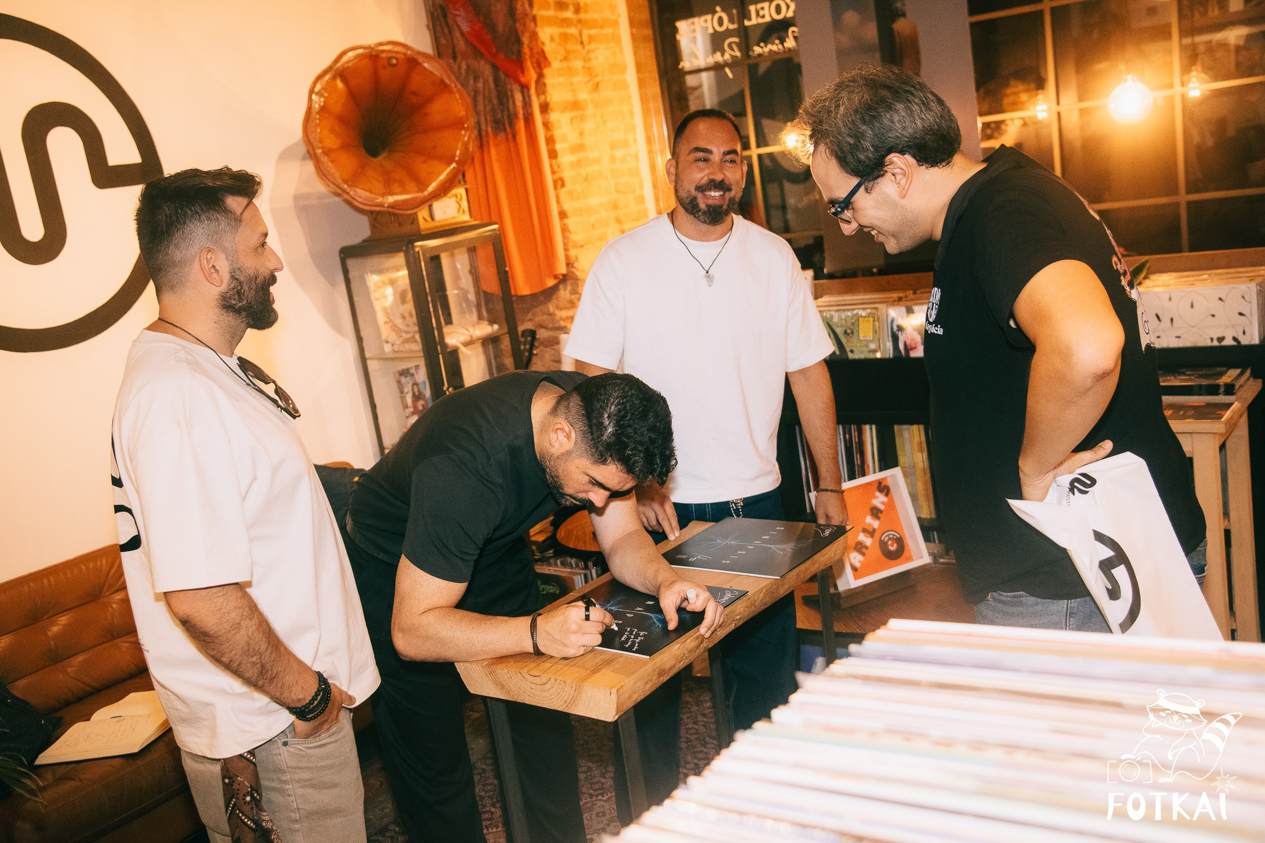 Diagnóstico Binario Launched Sinapsis with an Intimate Acoustic Set at Marilians Records, Madrid, 2026 | FOTKAI