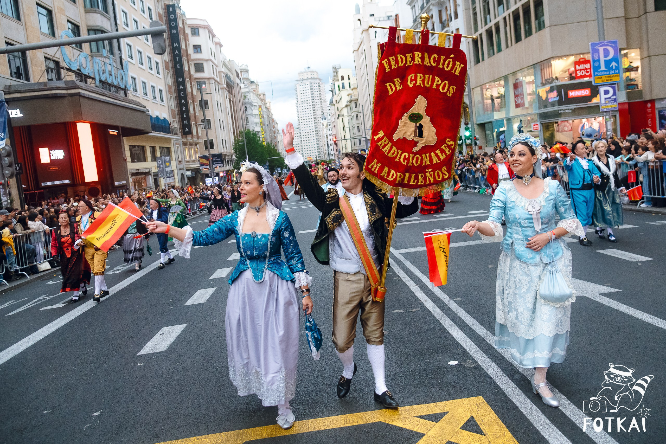 La Gran Cabalgata de la Hispanidad desfiló por la Gran Vía de Madrid — Fotos, 2026 | FOTKAI