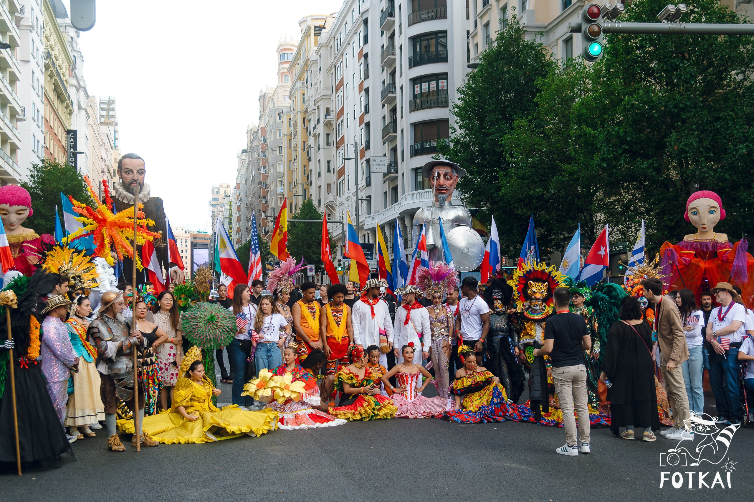 La Gran Cabalgata de la Hispanidad desfiló por la Gran Vía de Madrid — Fotos, 2026 | FOTKAI