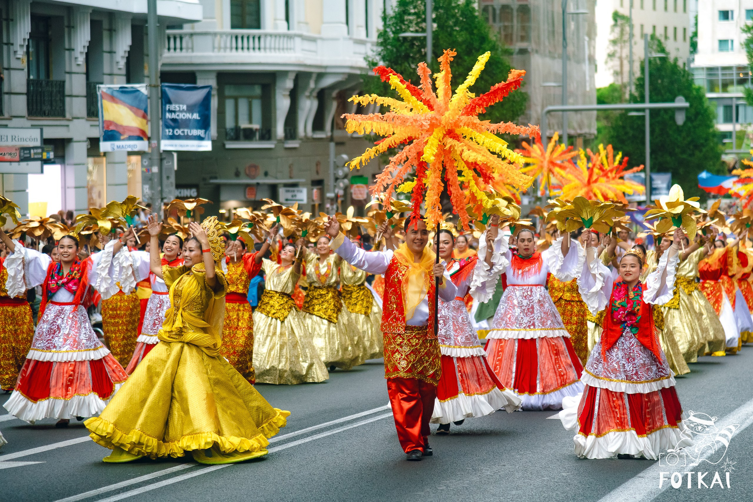 La Gran Cabalgata de la Hispanidad desfiló por la Gran Vía de Madrid — Fotos, 2026 | FOTKAI