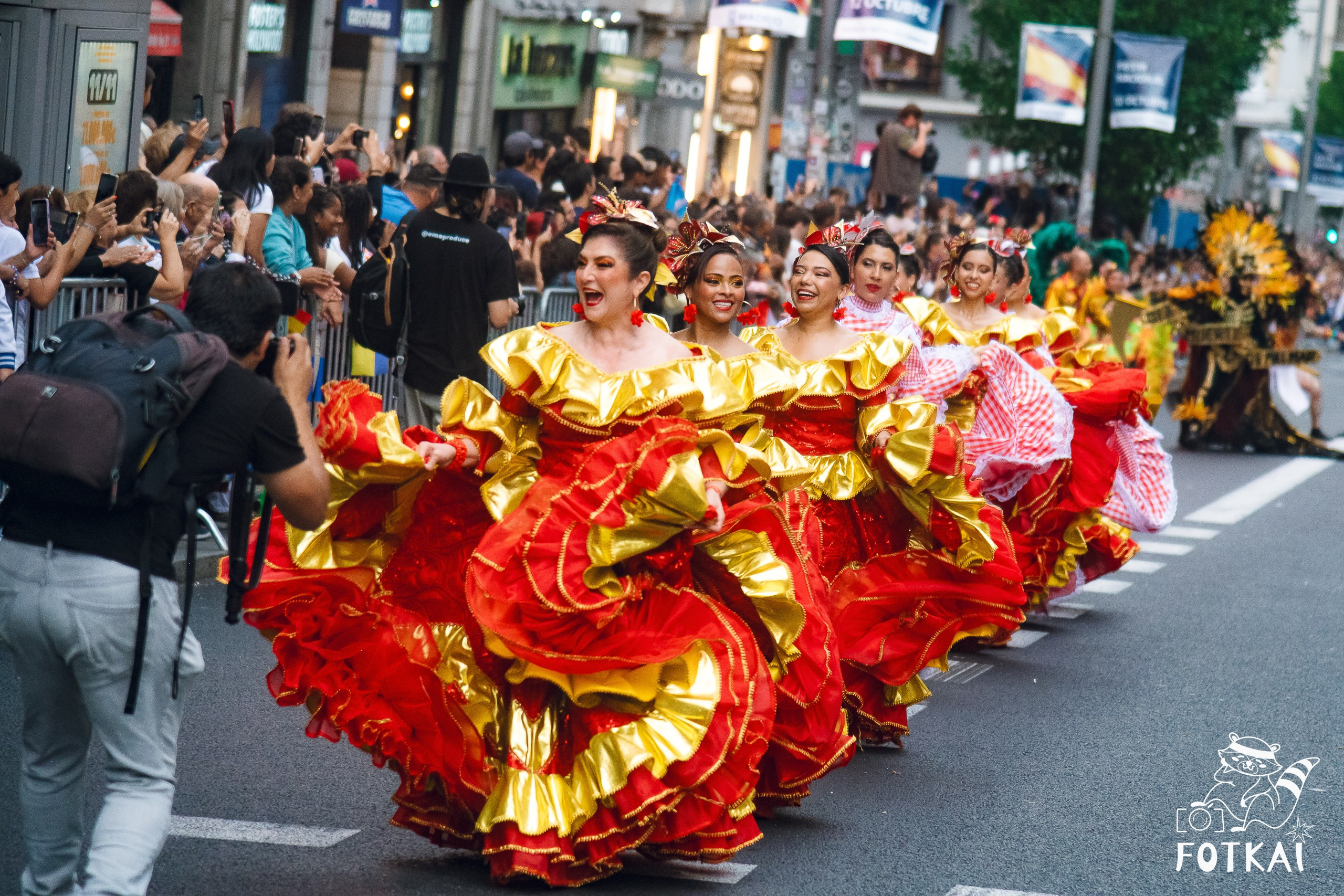 La Gran Cabalgata de la Hispanidad desfiló por la Gran Vía de Madrid — Fotos, 2026 | FOTKAI