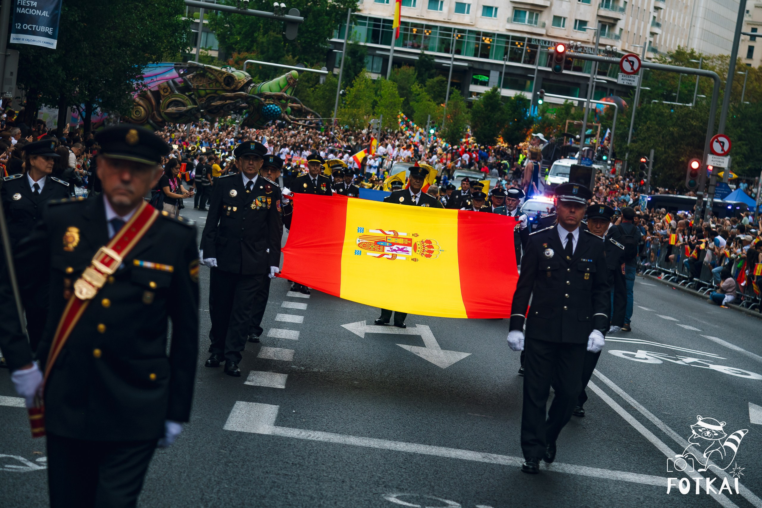 La Gran Cabalgata de la Hispanidad desfiló por la Gran Vía de Madrid — Fotos, 2026 | FOTKAI