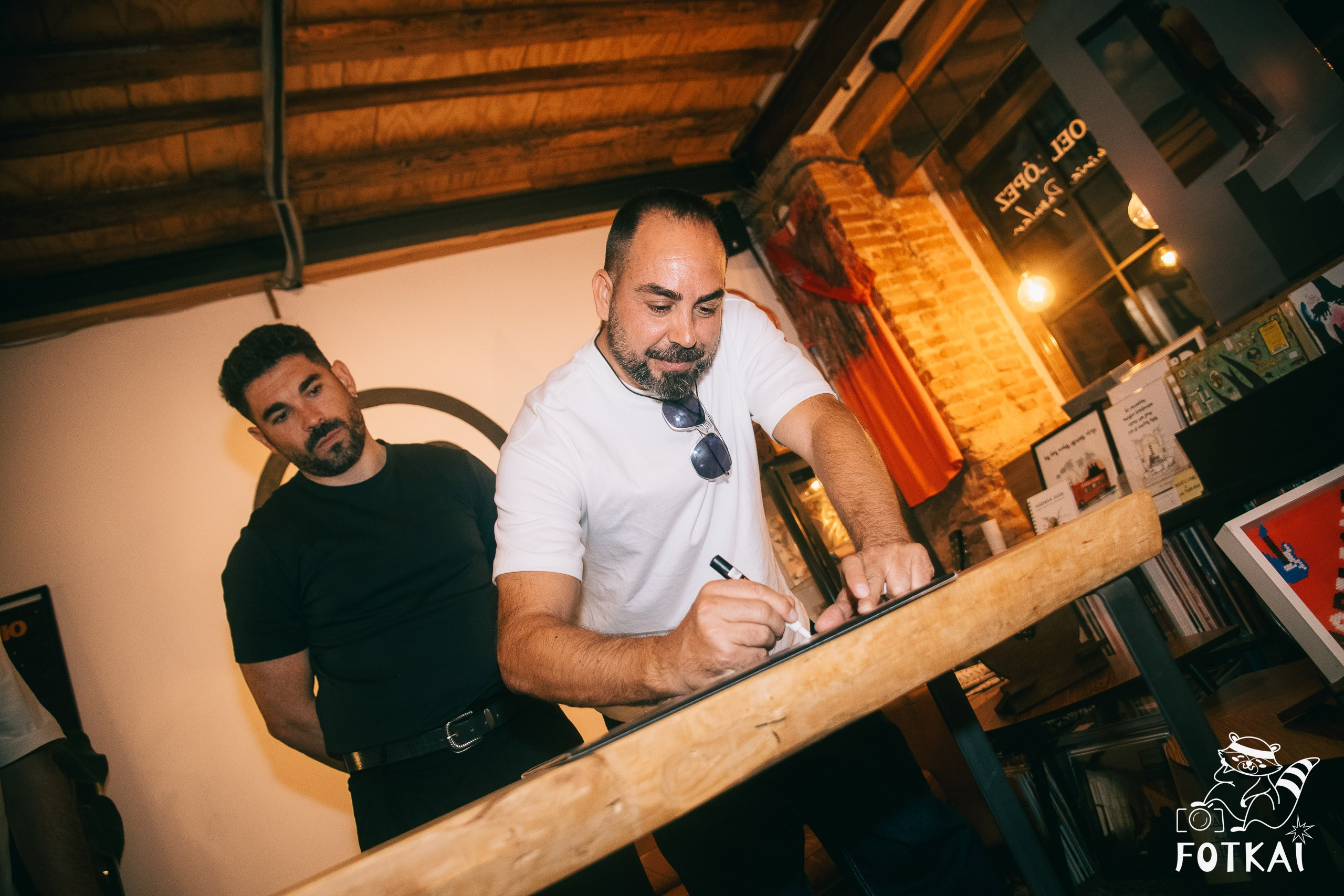Diagnóstico Binario Launched Sinapsis with an Intimate Acoustic Set at Marilians Records, Madrid, 2026 | FOTKAI