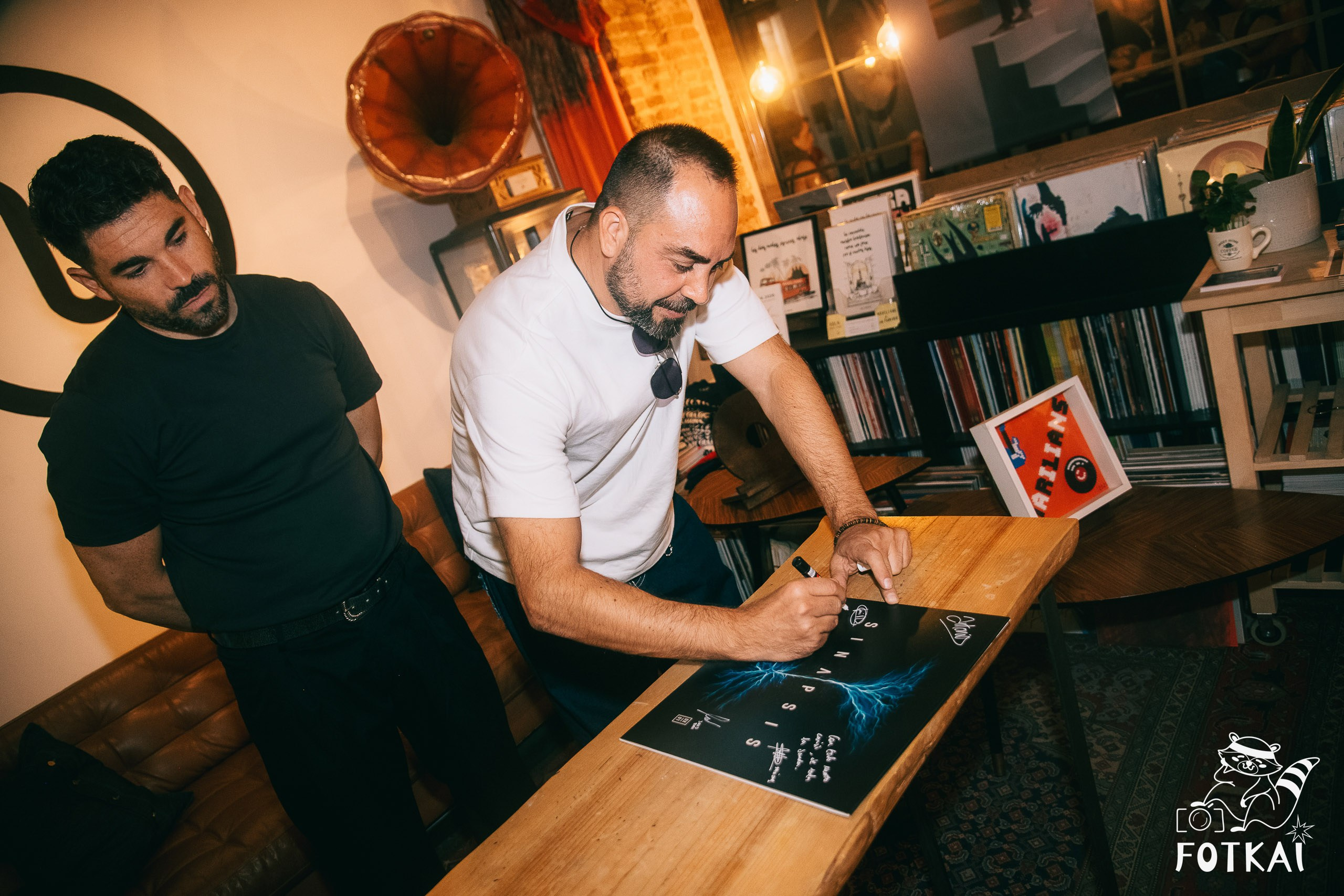Diagnóstico Binario Launched Sinapsis with an Intimate Acoustic Set at Marilians Records, Madrid, 2026 | FOTKAI