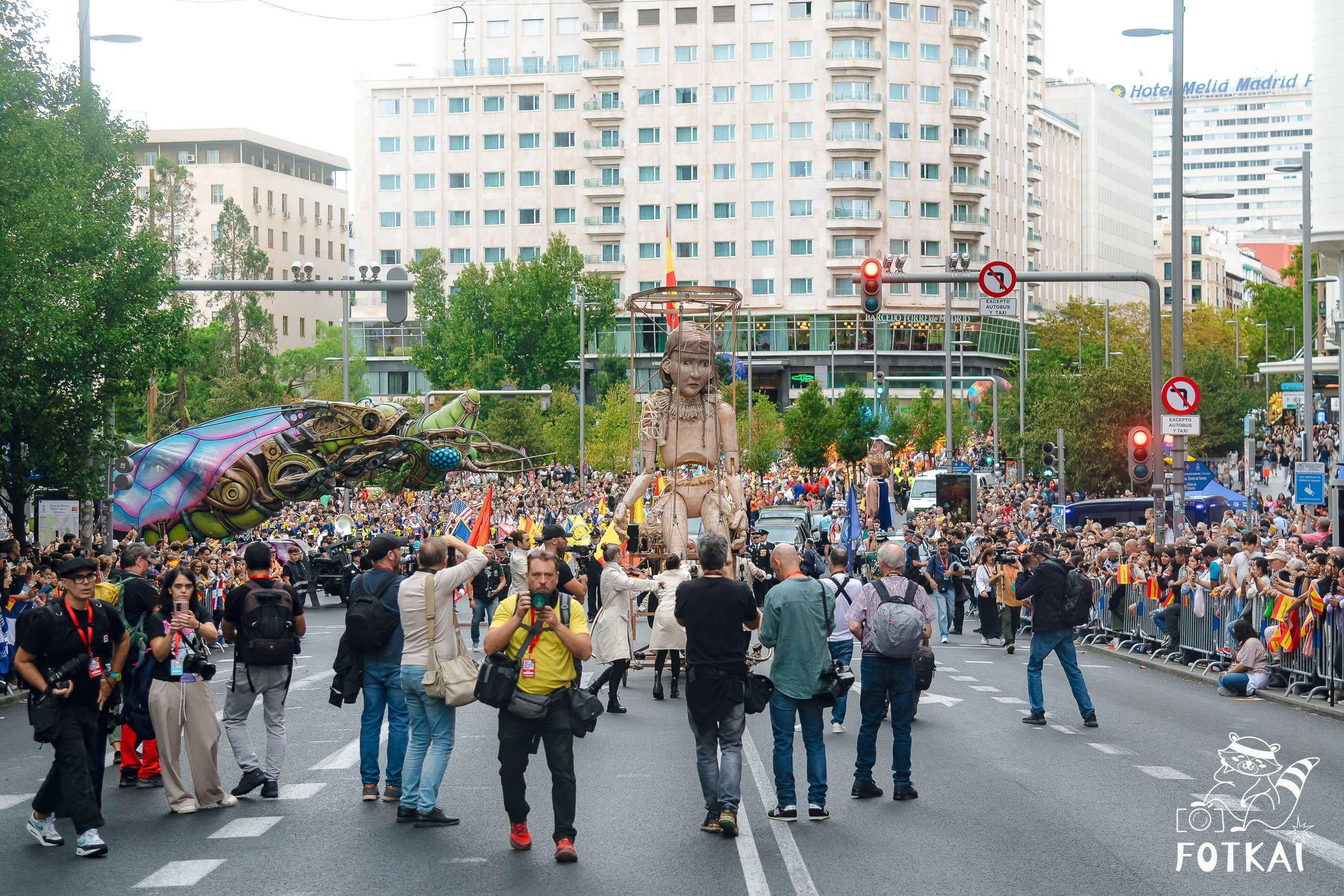La Gran Cabalgata de la Hispanidad desfiló por la Gran Vía de Madrid — Fotos, 2026 | FOTKAI