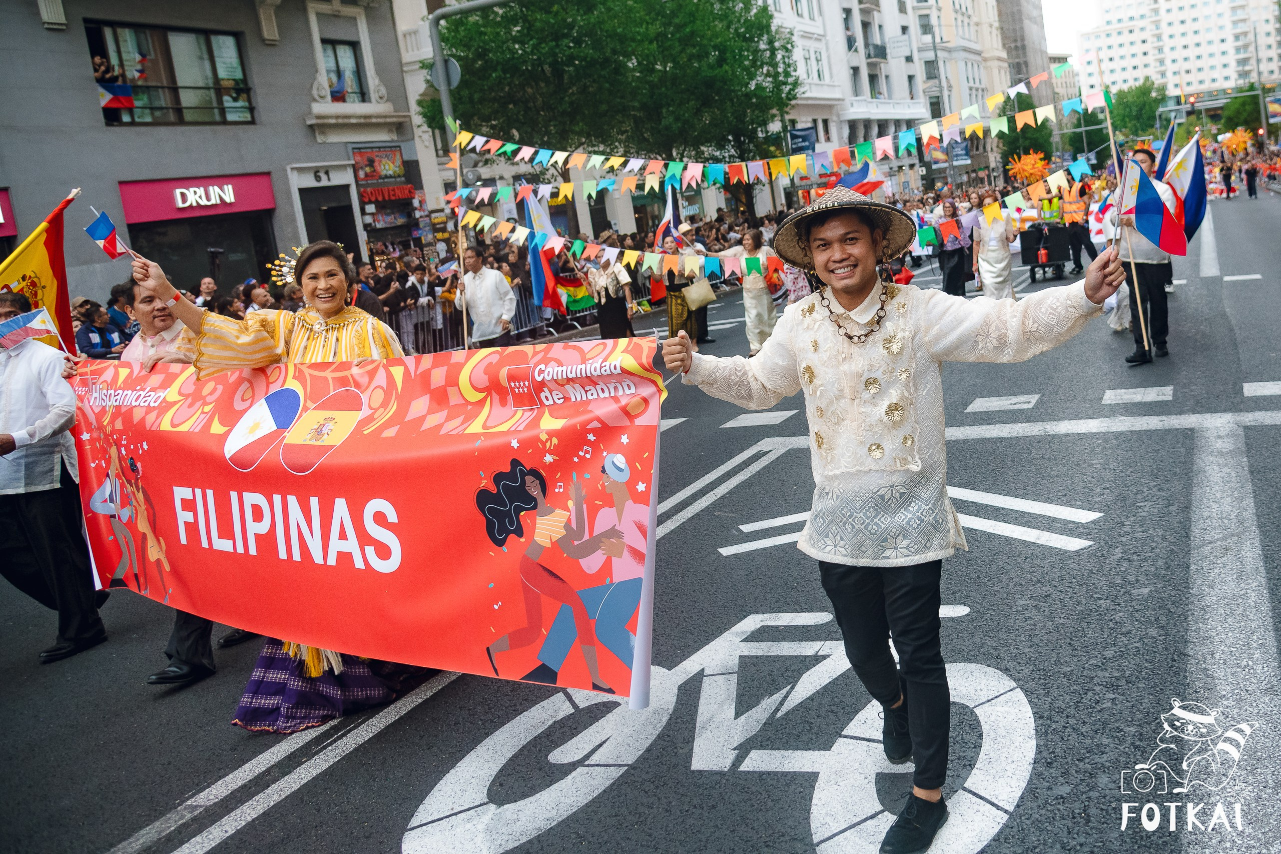 La Gran Cabalgata de la Hispanidad desfiló por la Gran Vía de Madrid — Fotos, 2026 | FOTKAI