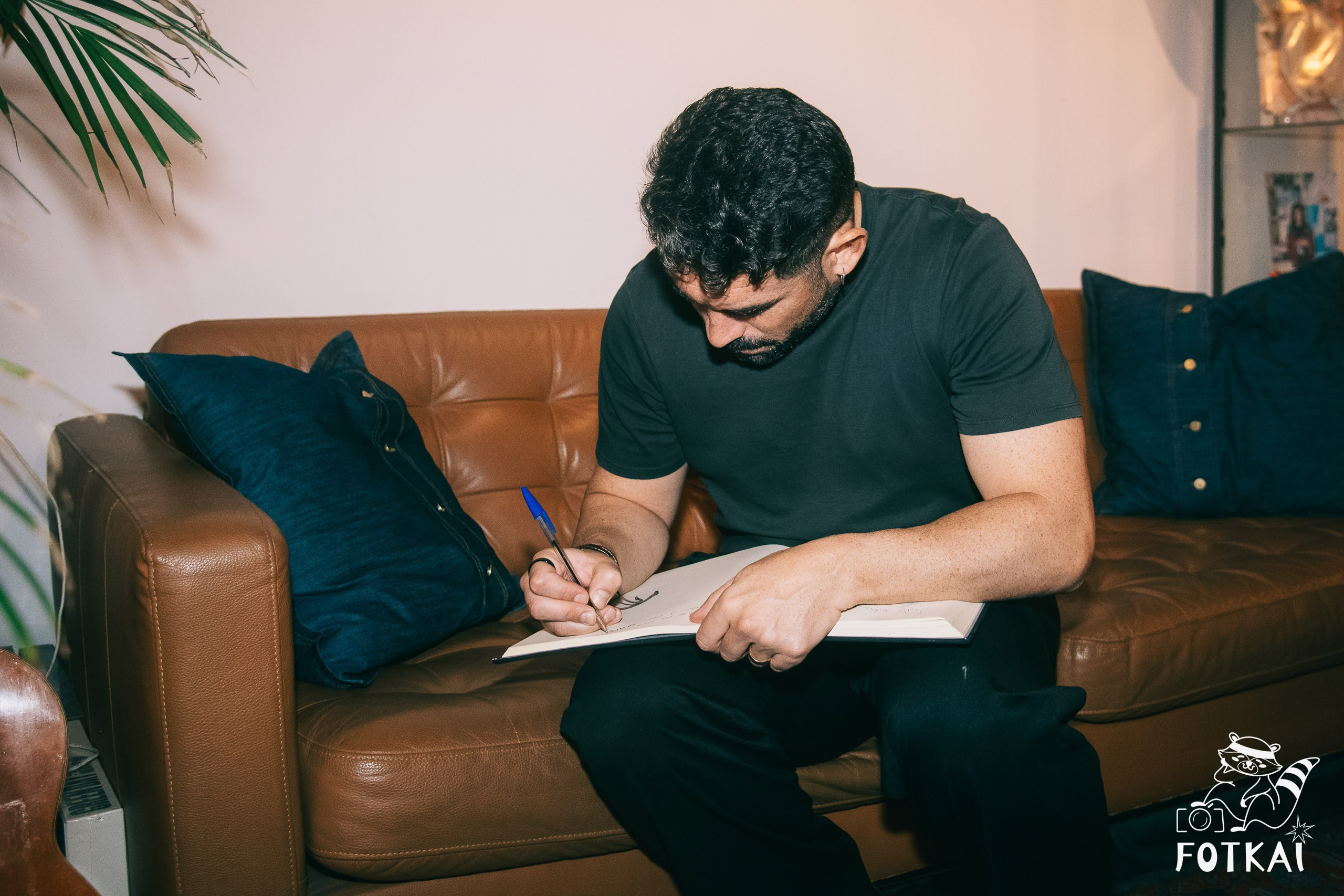 Diagnóstico Binario Launched Sinapsis with an Intimate Acoustic Set at Marilians Records, Madrid, 2026 | FOTKAI