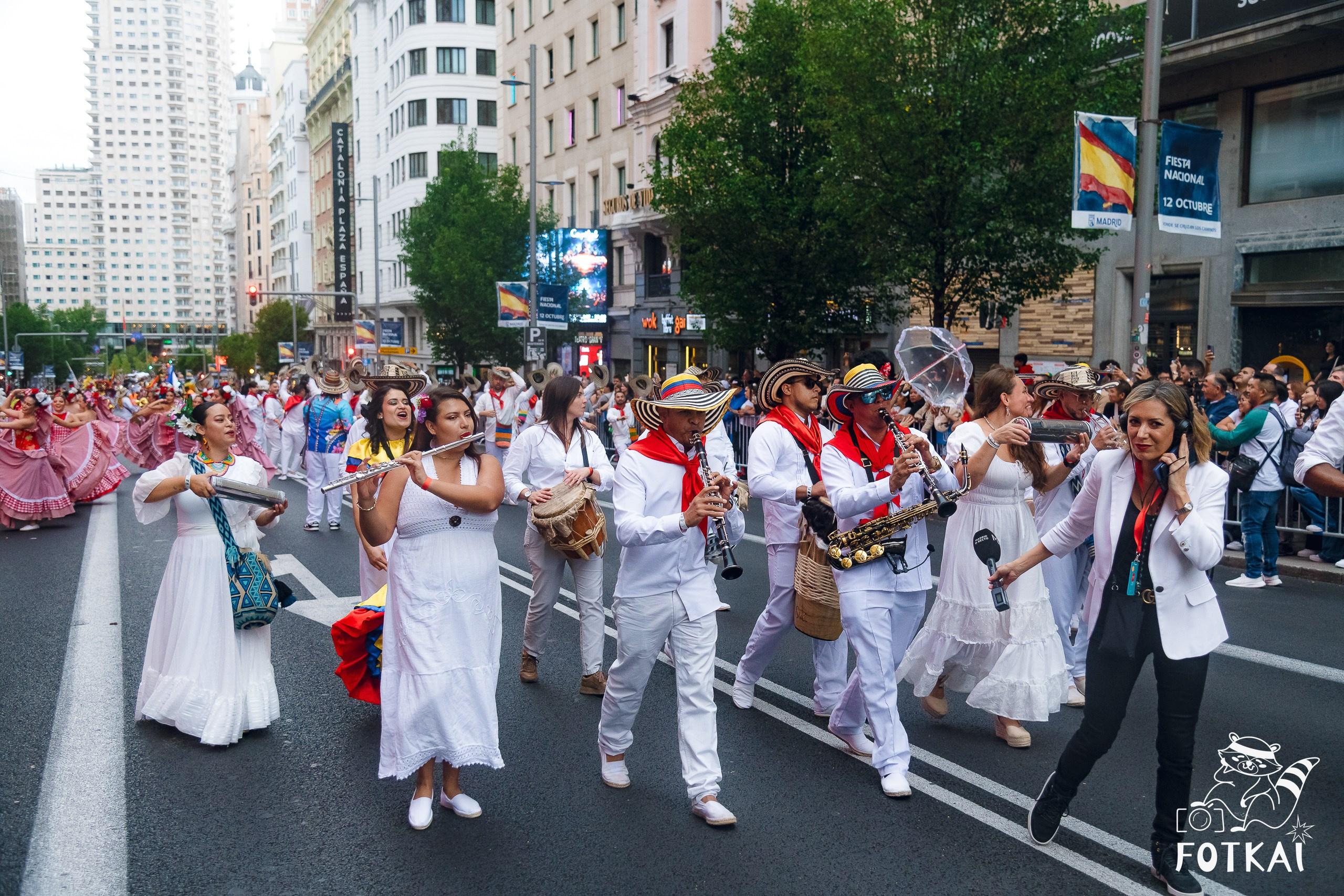 La Gran Cabalgata de la Hispanidad desfiló por la Gran Vía de Madrid — Fotos, 2026 | FOTKAI