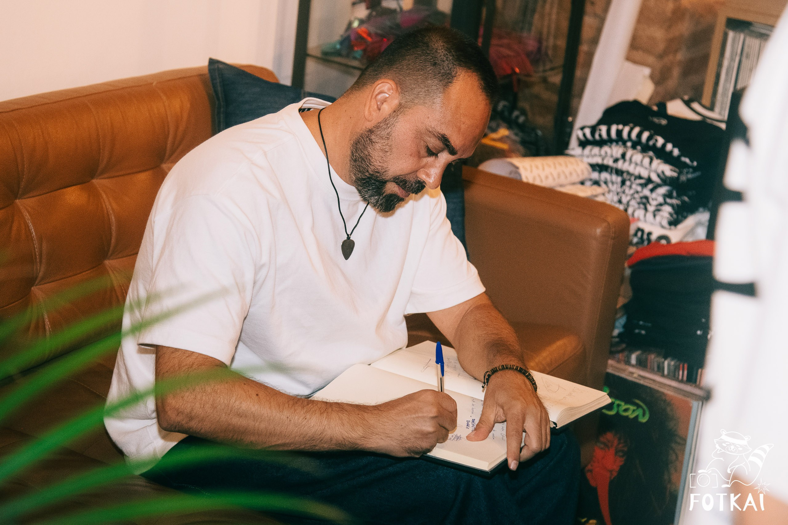 Diagnóstico Binario Launched Sinapsis with an Intimate Acoustic Set at Marilians Records, Madrid, 2026 | FOTKAI