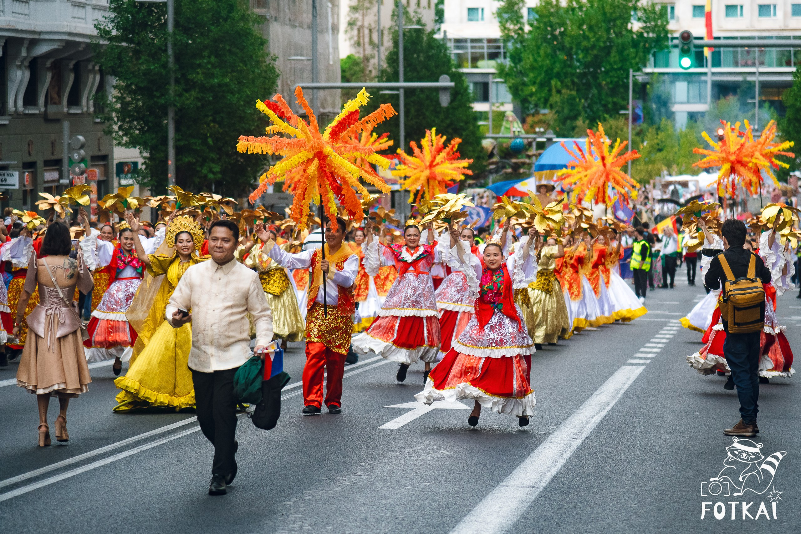 La Gran Cabalgata de la Hispanidad desfiló por la Gran Vía de Madrid — Fotos, 2026 | FOTKAI