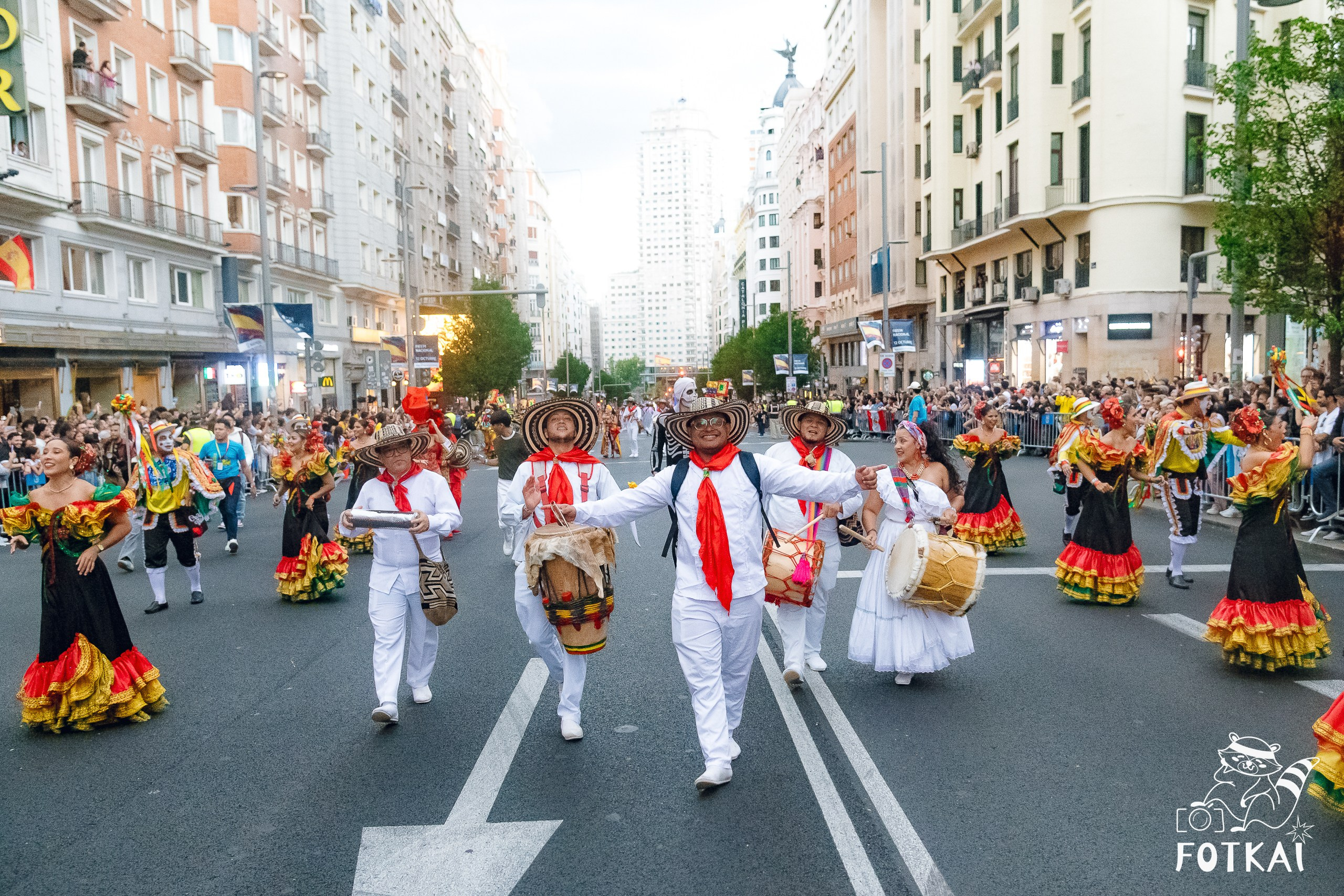 La Gran Cabalgata de la Hispanidad desfiló por la Gran Vía de Madrid — Fotos, 2026 | FOTKAI