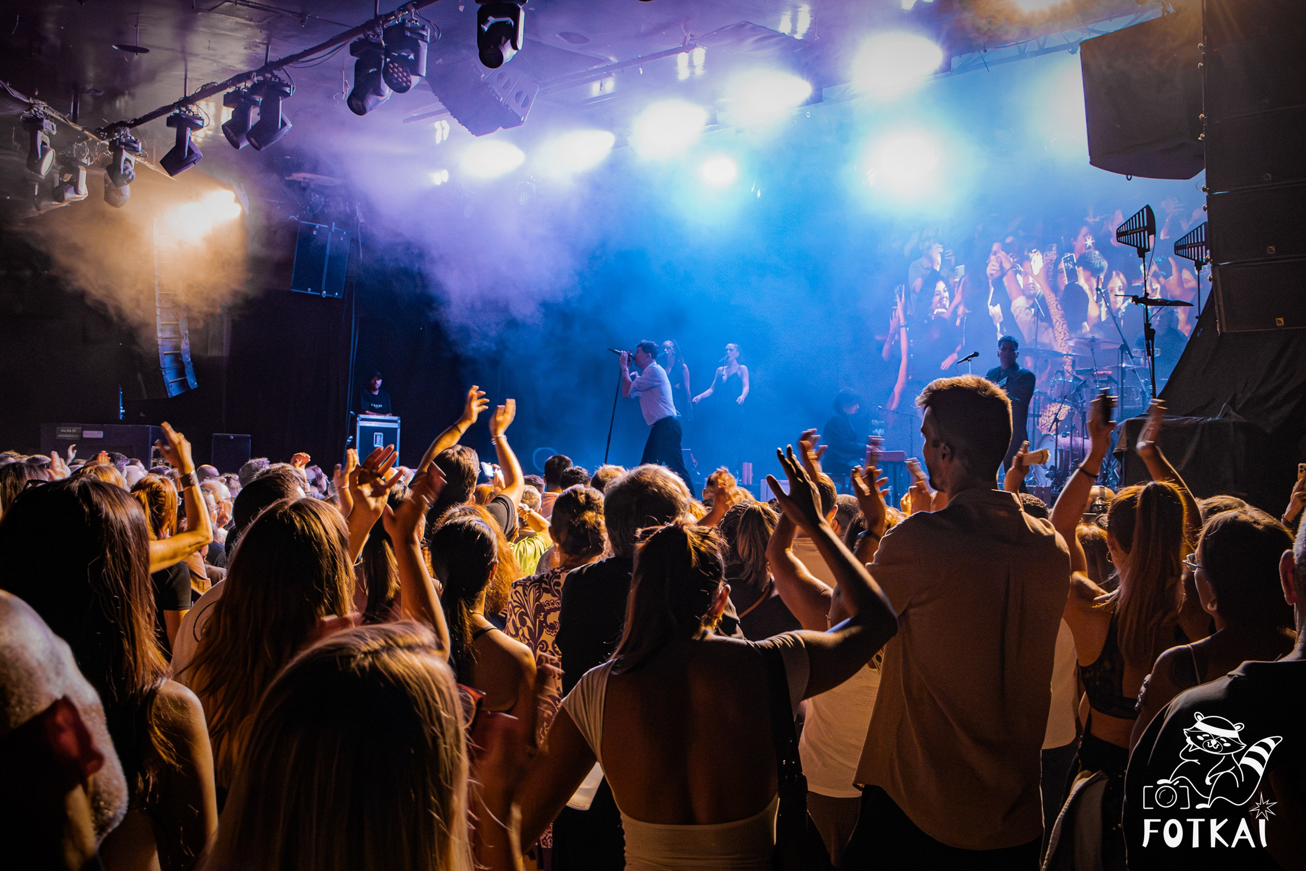 Emanero Brings 350-Million-Stream Hit Sinvergüenza to Madrid — Concert Photos, La Riviera, 2026 | FOTKAI
