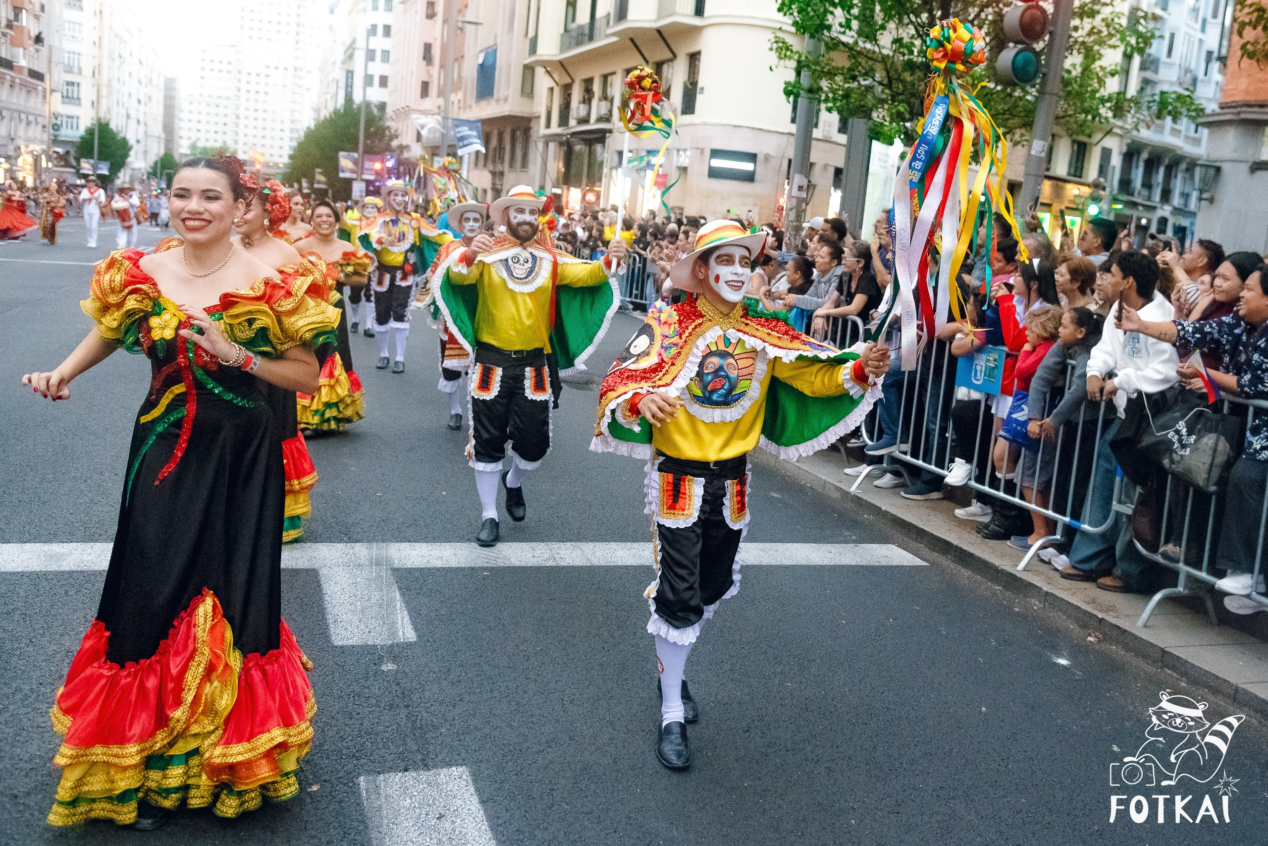 La Gran Cabalgata de la Hispanidad desfiló por la Gran Vía de Madrid — Fotos, 2026 | FOTKAI