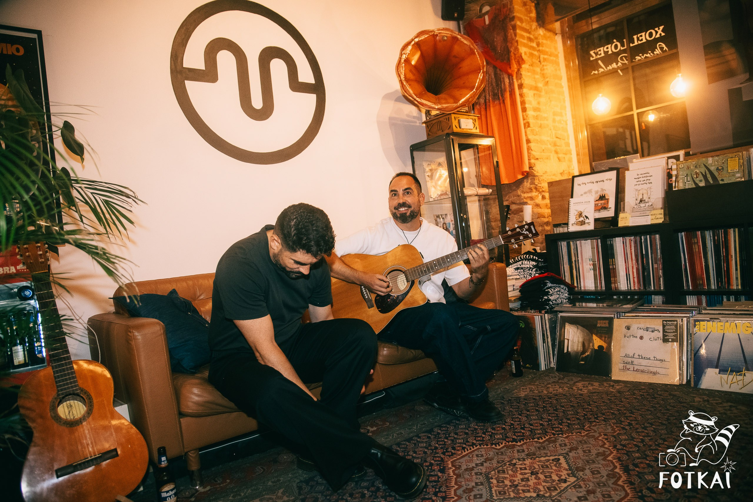 Diagnóstico Binario Launched Sinapsis with an Intimate Acoustic Set at Marilians Records, Madrid, 2026 | FOTKAI