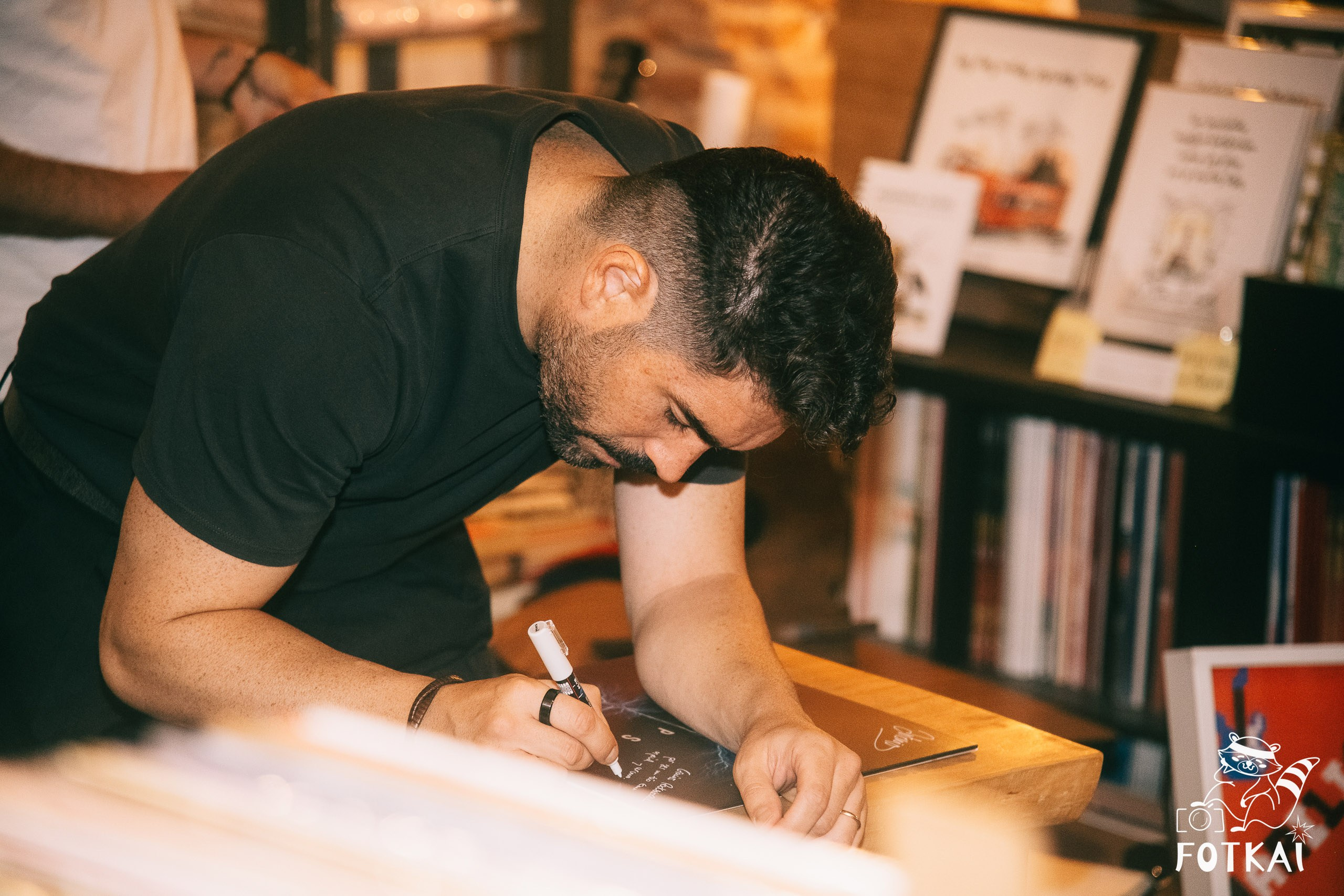 Diagnóstico Binario Launched Sinapsis with an Intimate Acoustic Set at Marilians Records, Madrid, 2026 | FOTKAI