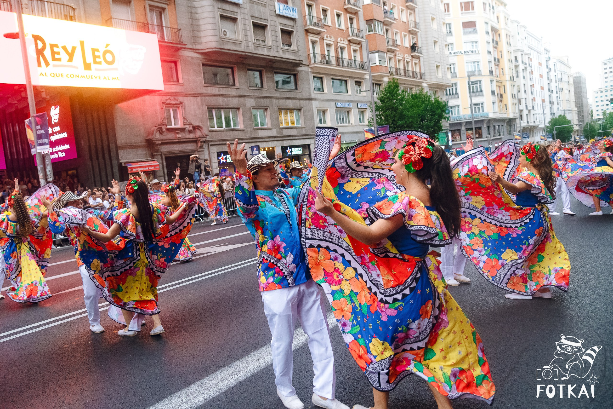 La Gran Cabalgata de la Hispanidad desfiló por la Gran Vía de Madrid — Fotos, 2026 | FOTKAI
