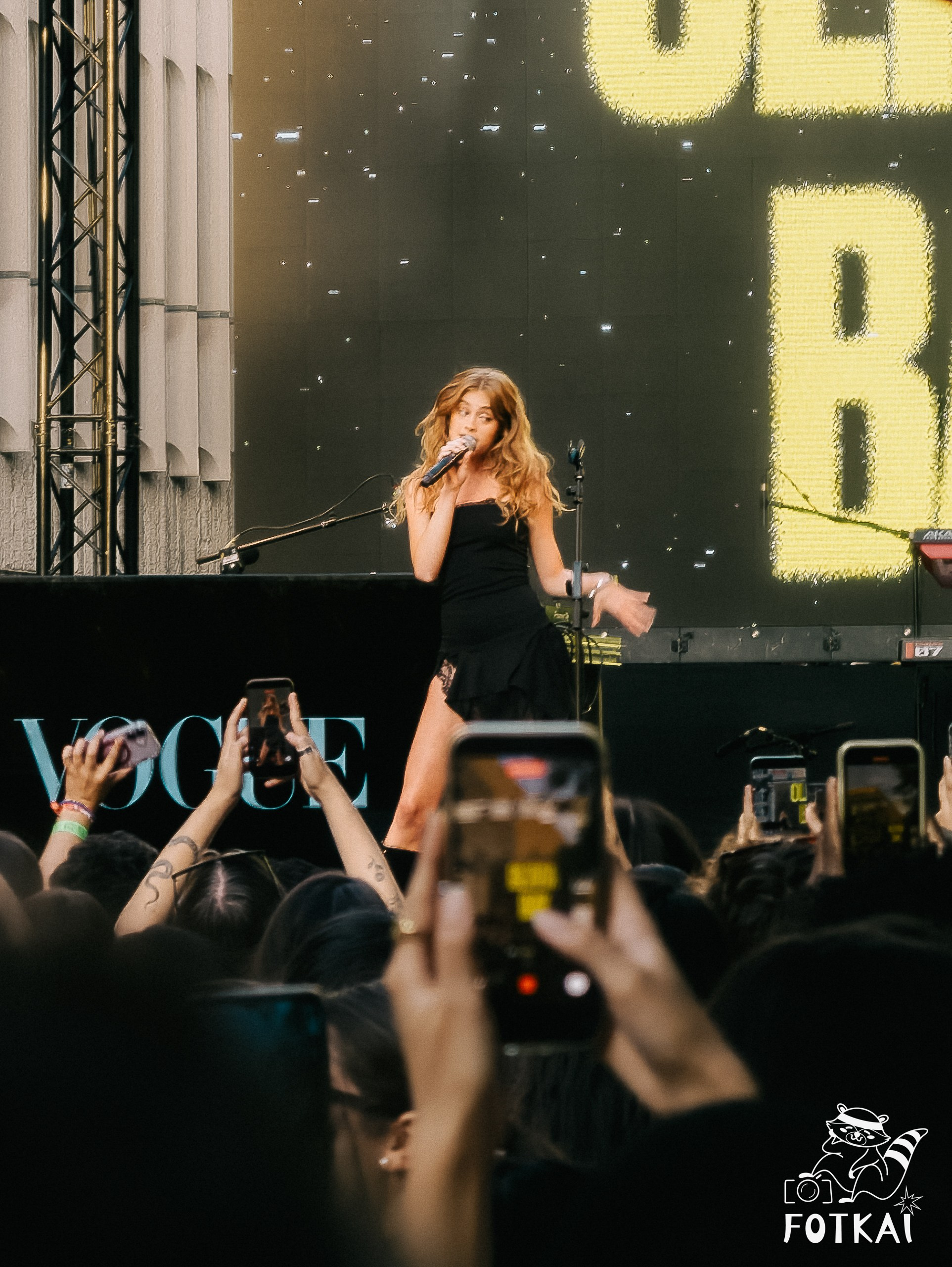 Vogue Fashion's Night Out в Мадриде 2026 — Viva Suecia, Katteyes и вся живая программа | FOTKAI