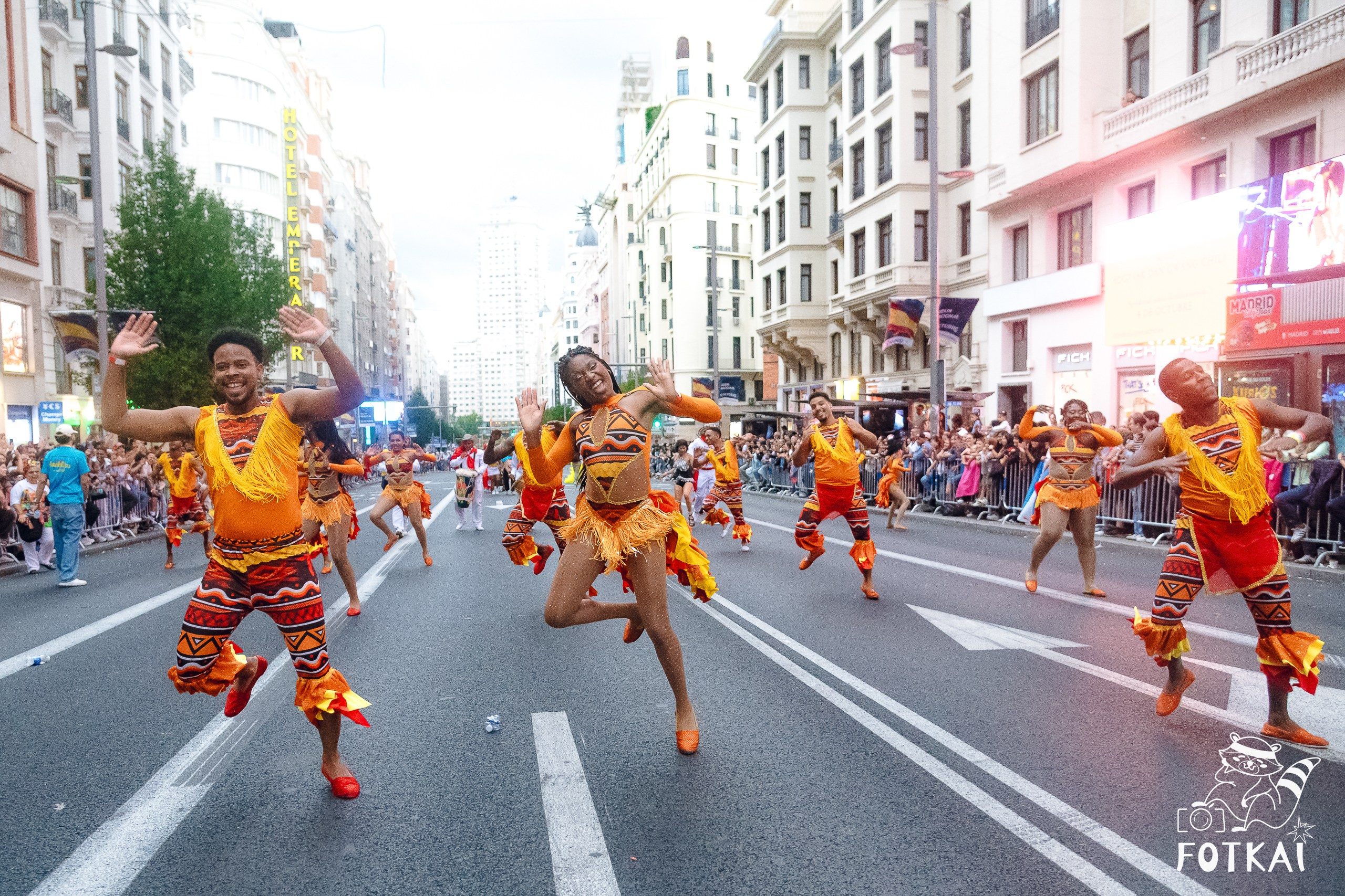 La Gran Cabalgata de la Hispanidad desfiló por la Gran Vía de Madrid — Fotos, 2026 | FOTKAI