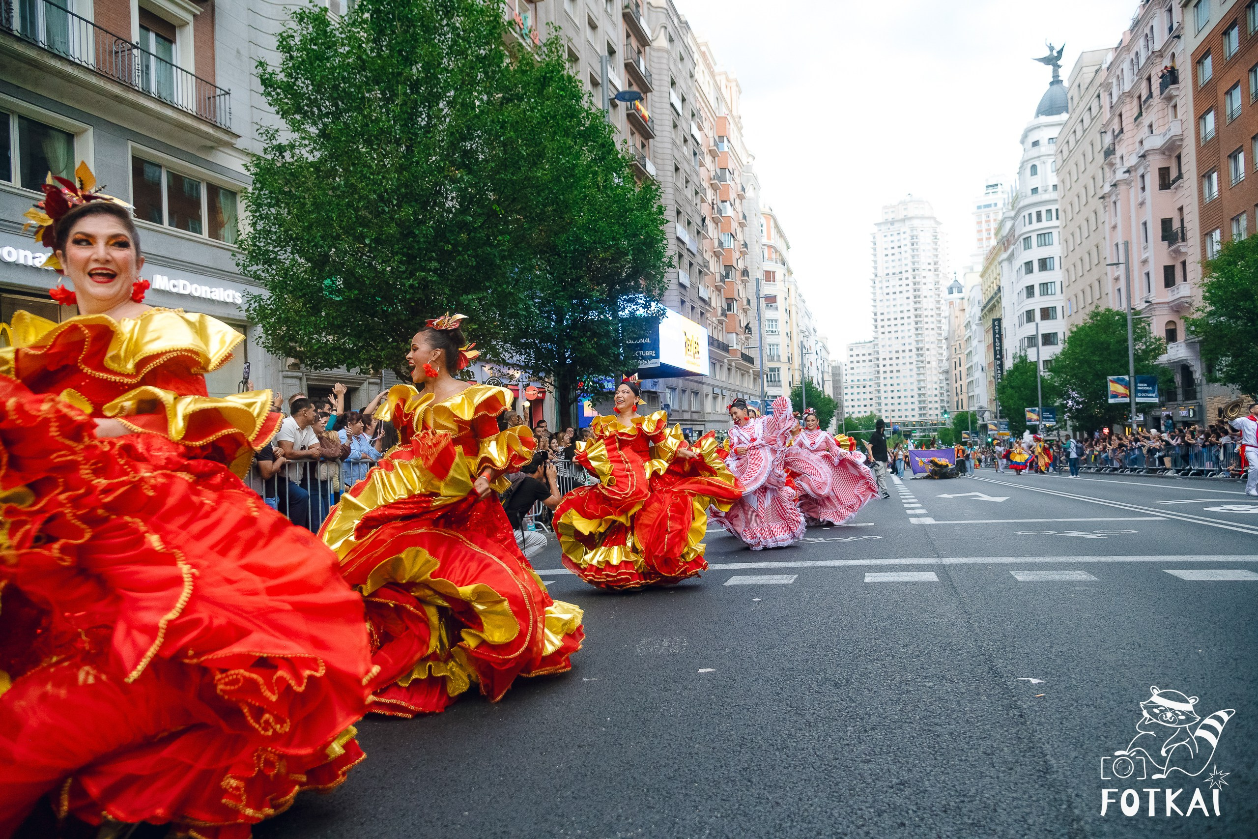 La Gran Cabalgata de la Hispanidad desfiló por la Gran Vía de Madrid — Fotos, 2026 | FOTKAI