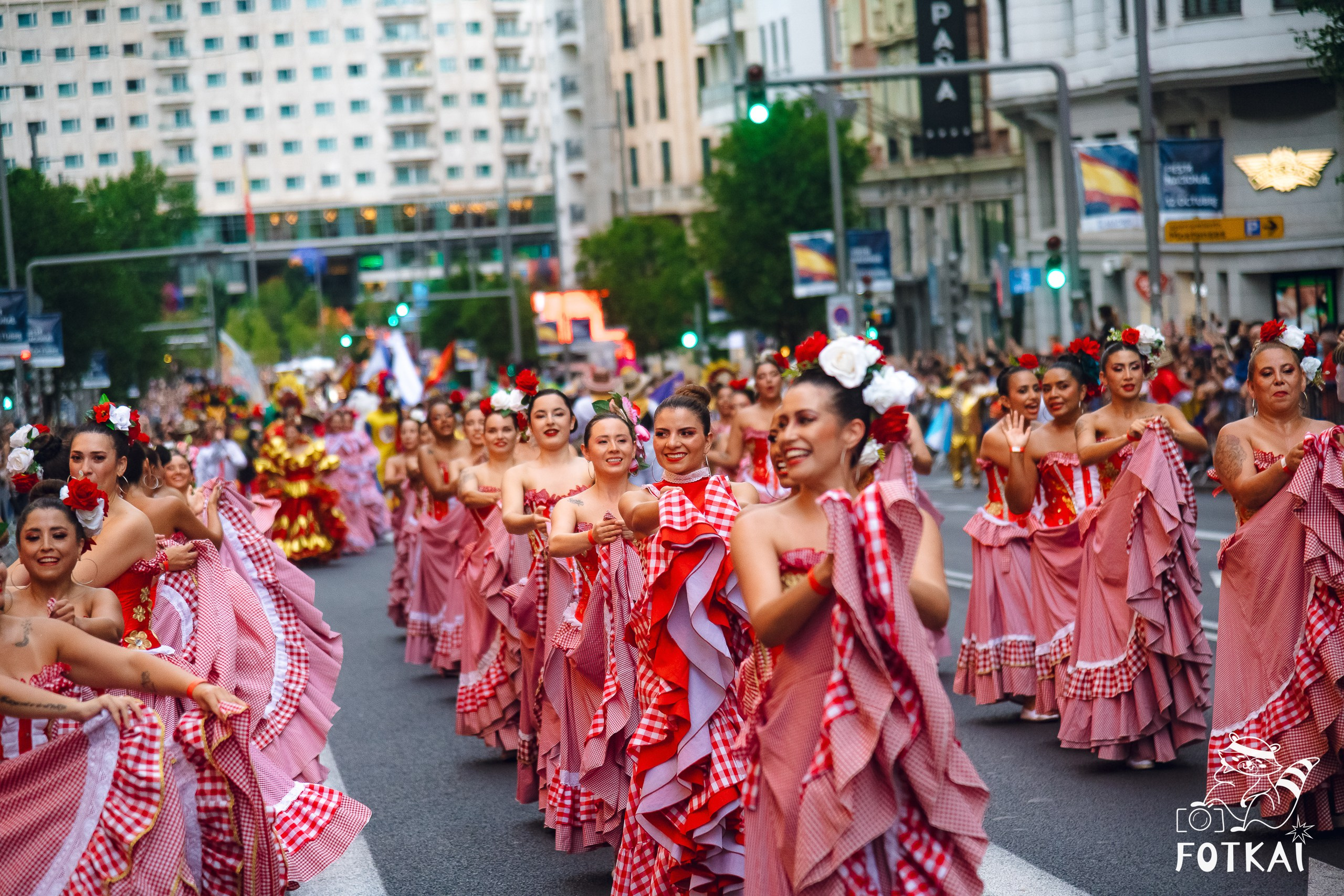 La Gran Cabalgata de la Hispanidad desfiló por la Gran Vía de Madrid — Fotos, 2026 | FOTKAI