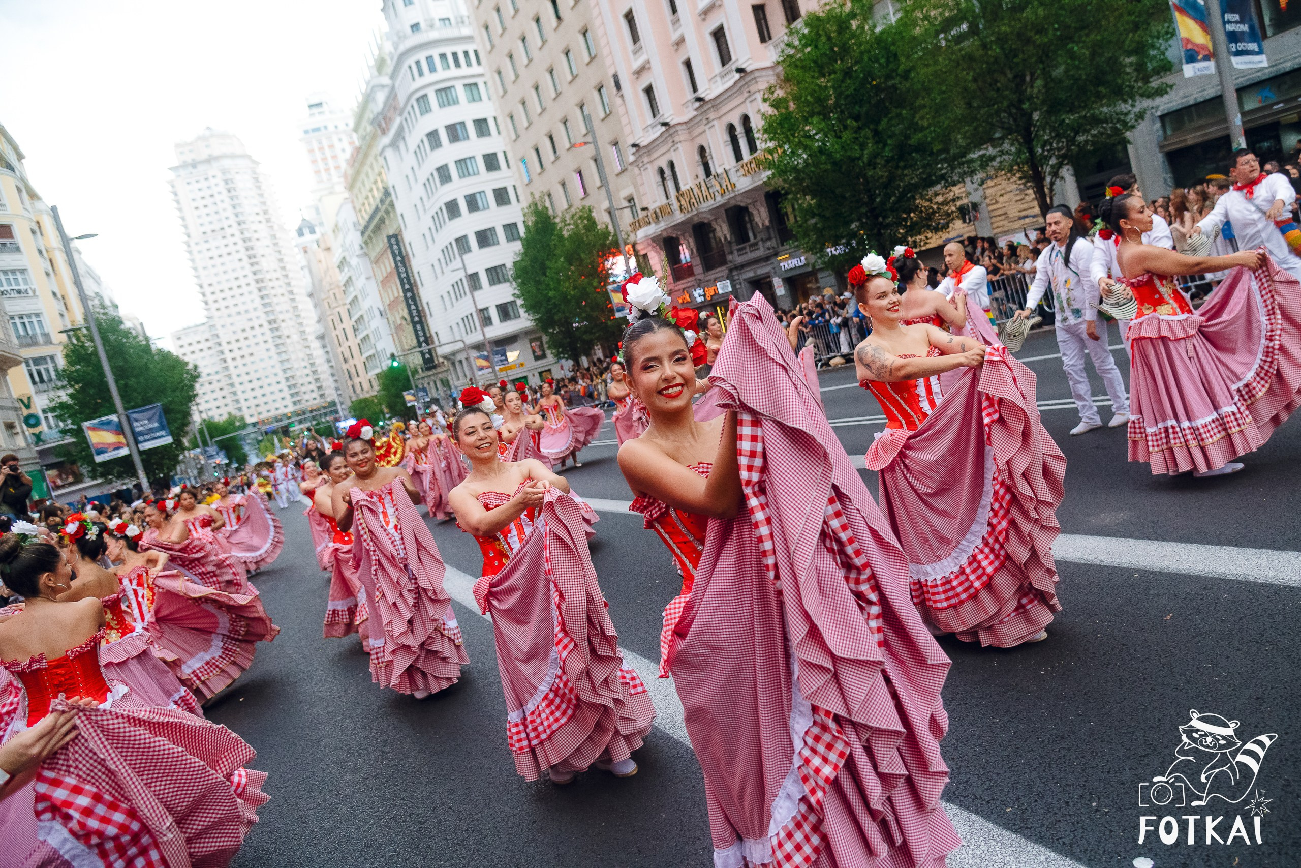La Gran Cabalgata de la Hispanidad desfiló por la Gran Vía de Madrid — Fotos, 2026 | FOTKAI