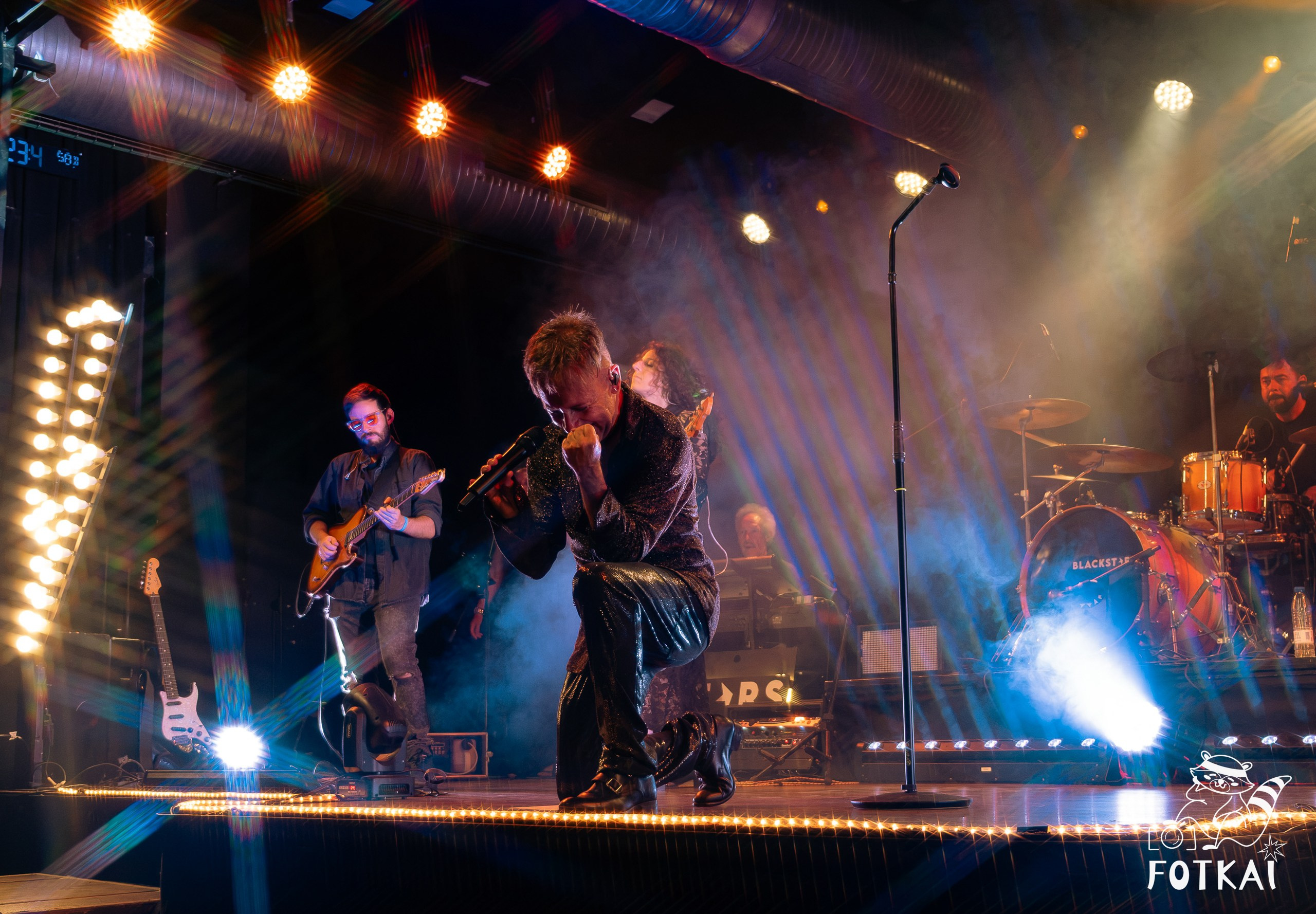 Blackstars revivió a David Bowie con 8 músicos en escena en la Sala Custom de Sevilla, 2026 | FOTKAI