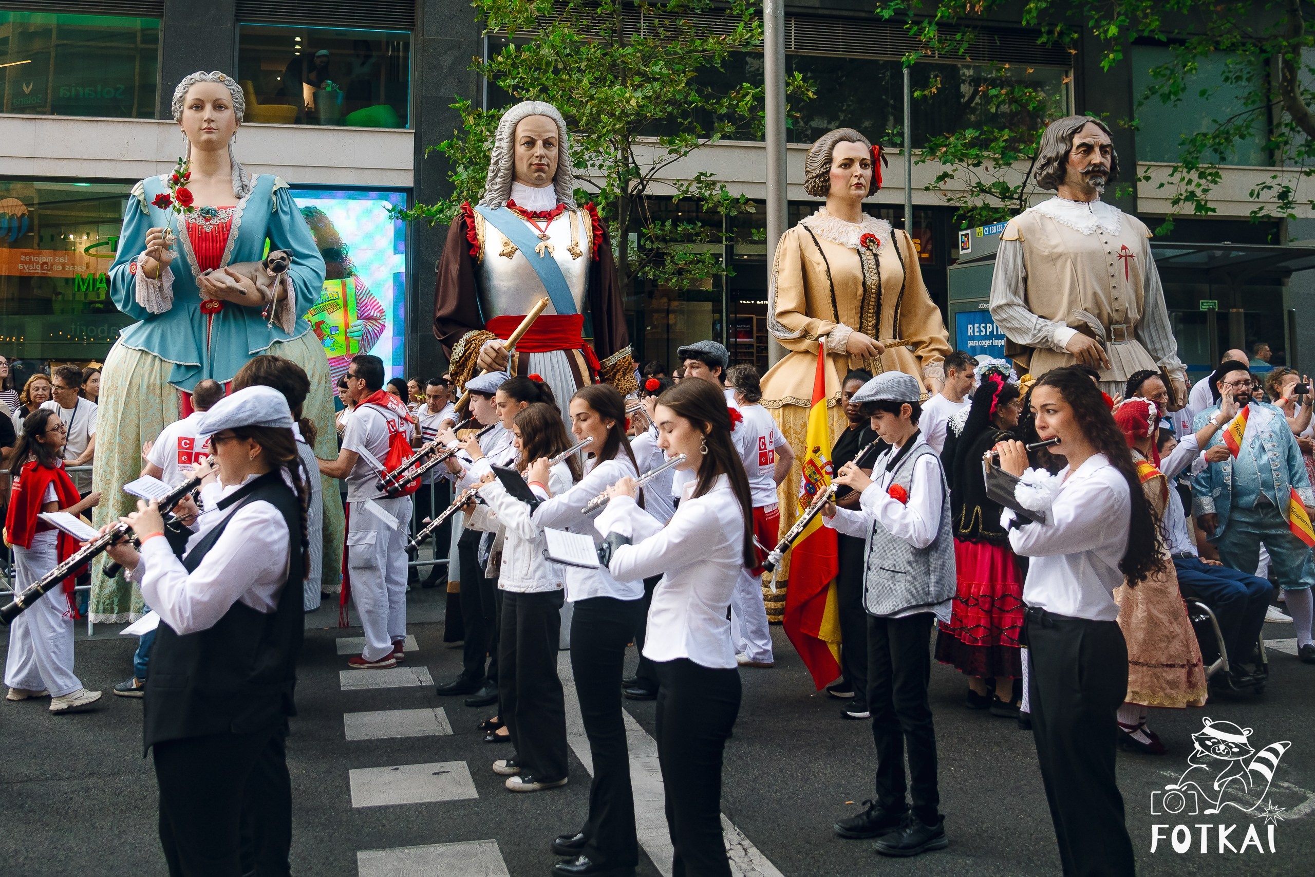 La Gran Cabalgata de la Hispanidad desfiló por la Gran Vía de Madrid — Fotos, 2026 | FOTKAI