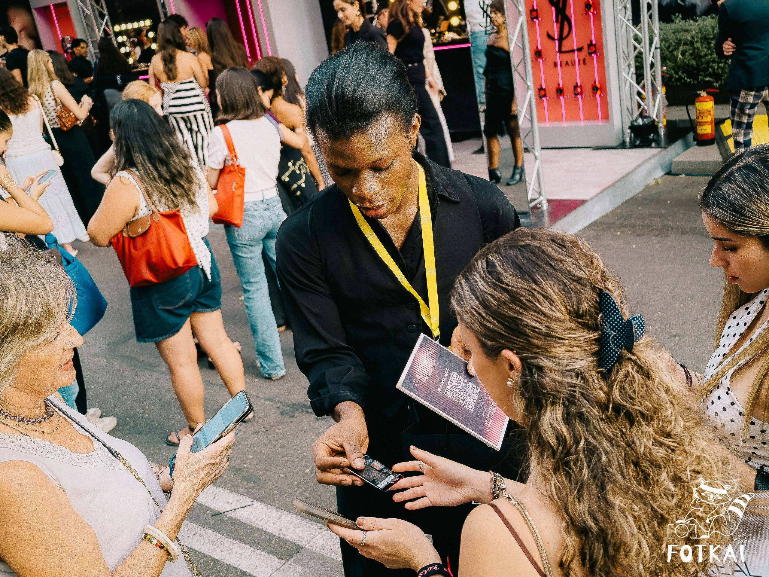 Vogue Fashion's Night Out в Мадриде 2026 — Viva Suecia, Katteyes и вся живая программа | FOTKAI