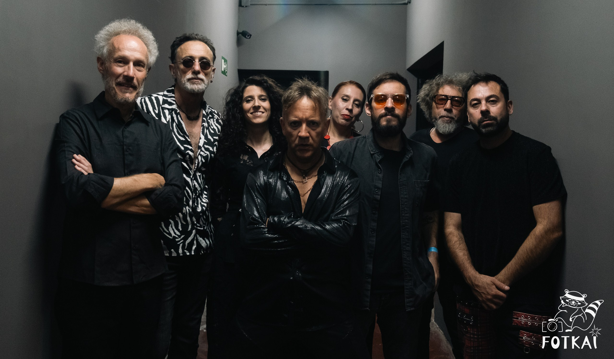 Blackstars revivió a David Bowie con 8 músicos en escena en la Sala Custom de Sevilla, 2026 | FOTKAI