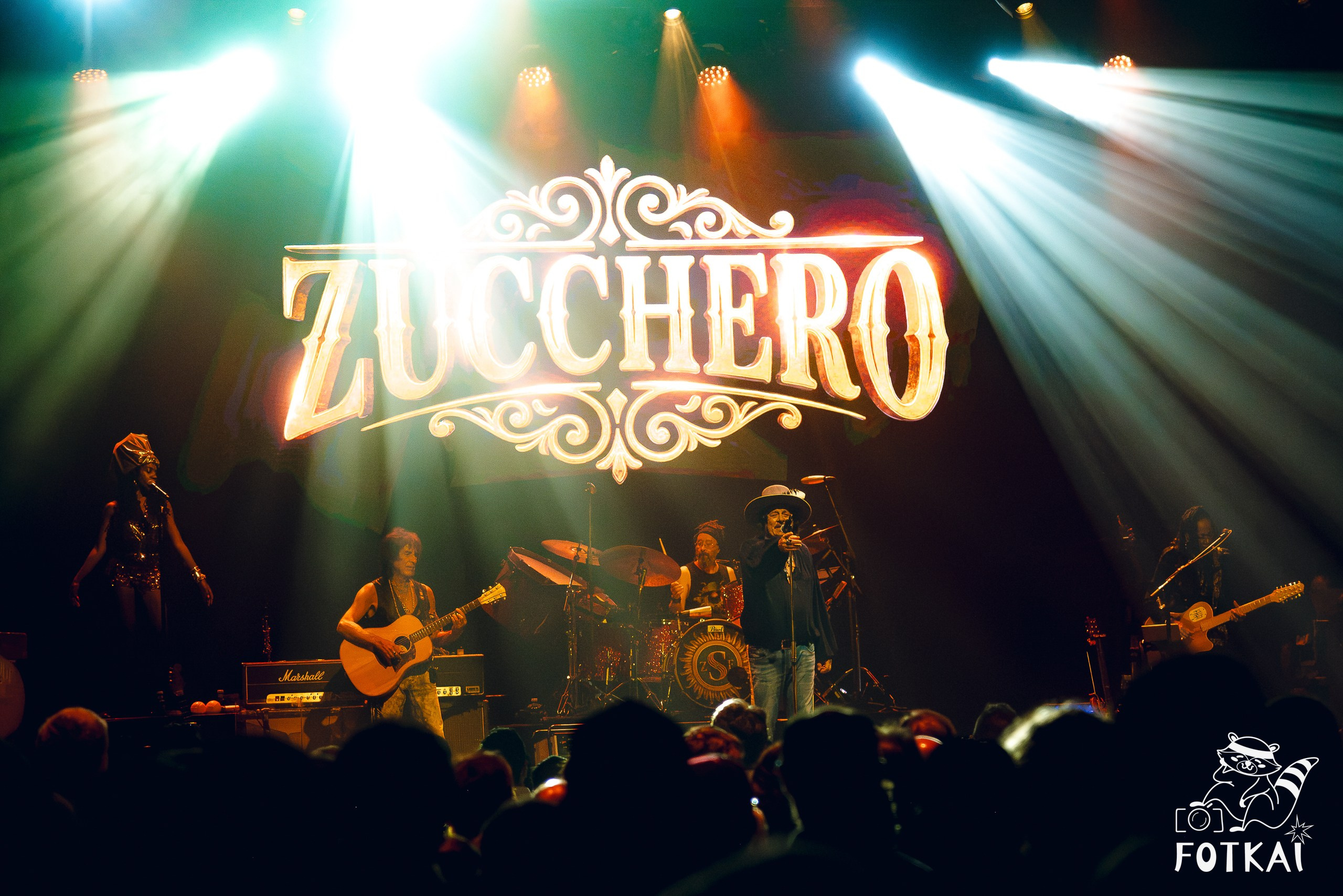 Zucchero celebró 25 años de «Baila (Sexy Thing)» en el Príncipe Pío de Madrid — Fotos, 2026 | FOTKAI
