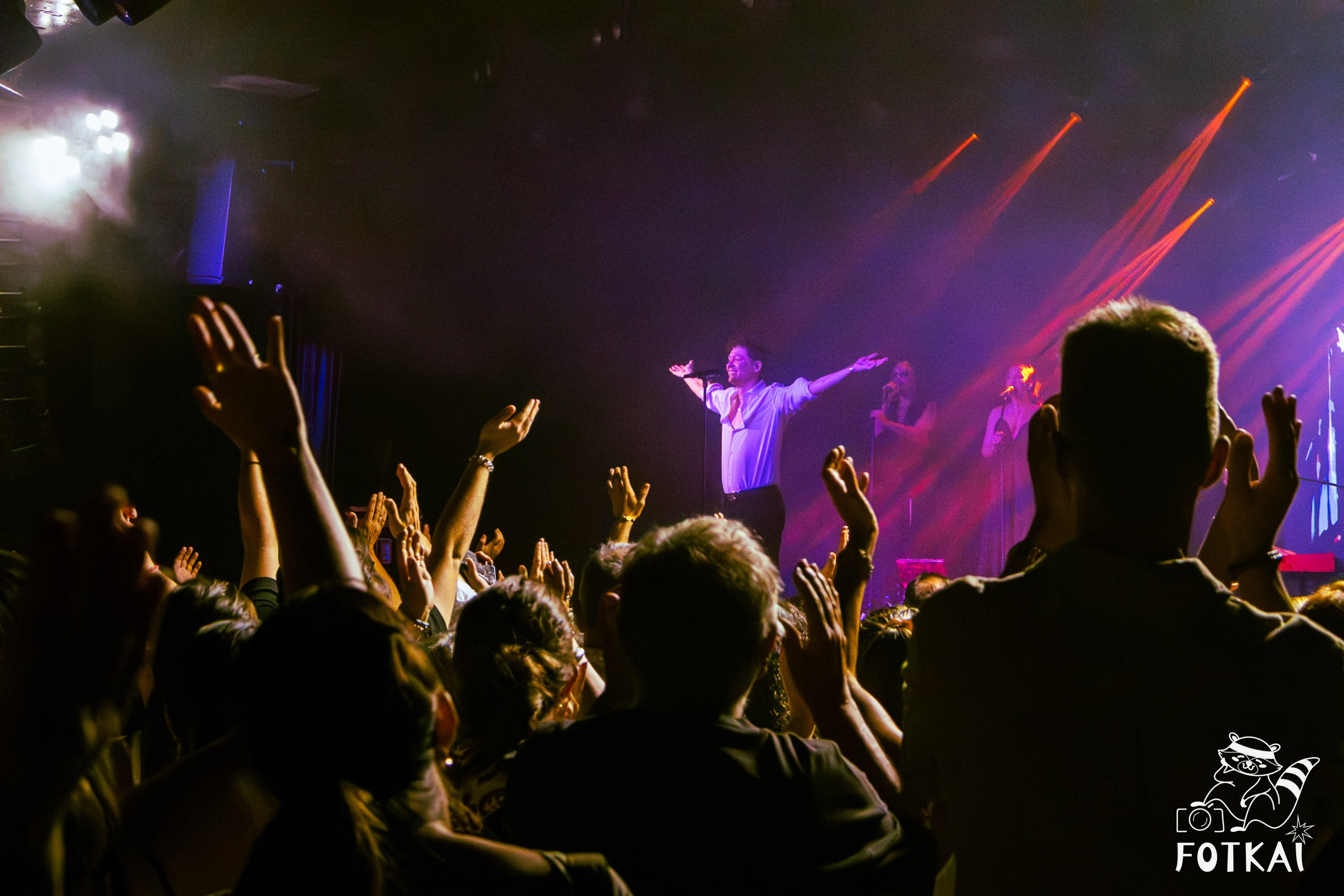Emanero Brings 350-Million-Stream Hit Sinvergüenza to Madrid — Concert Photos, La Riviera, 2026 | FOTKAI
