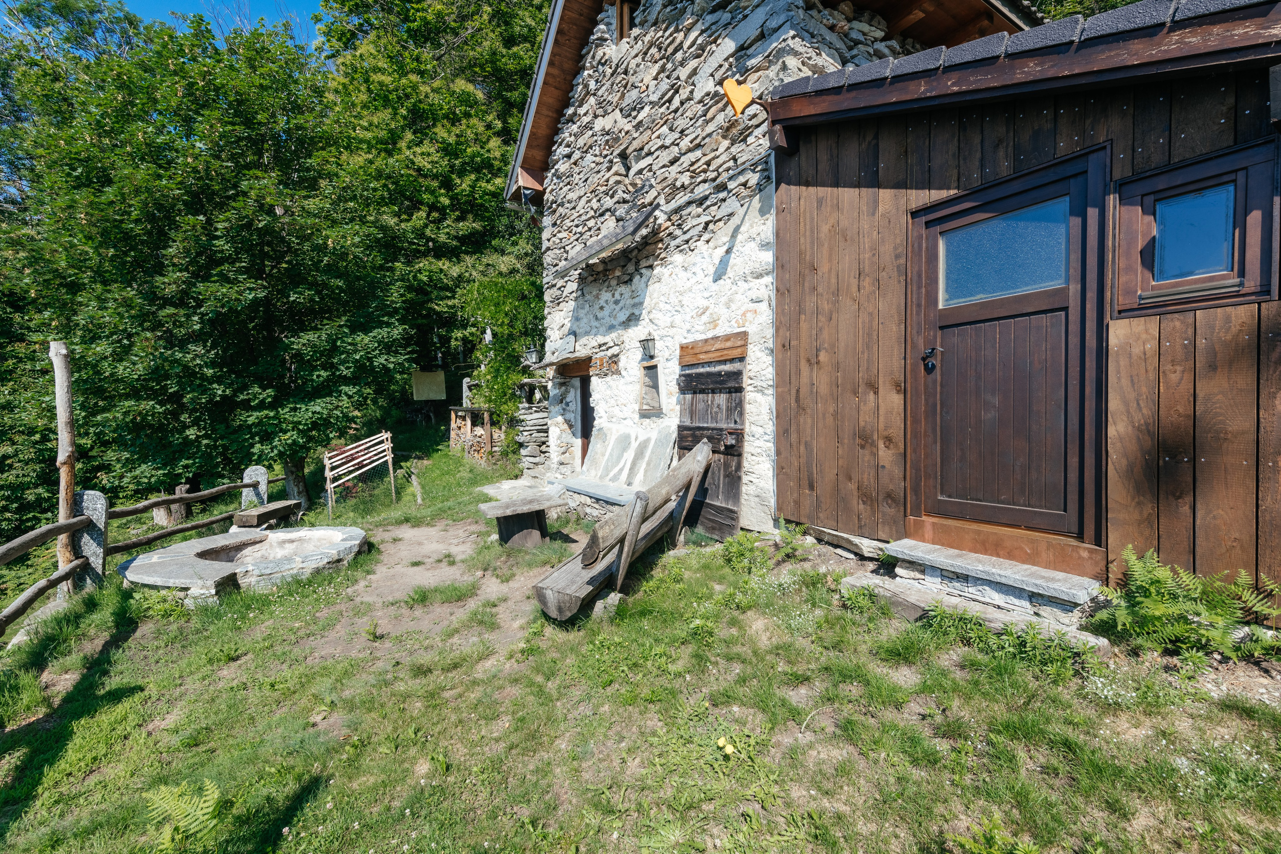 Rustico, VAL RESA, TICINO. Hallo! Ich bin Elena und arbeite als Immobilienfotografin