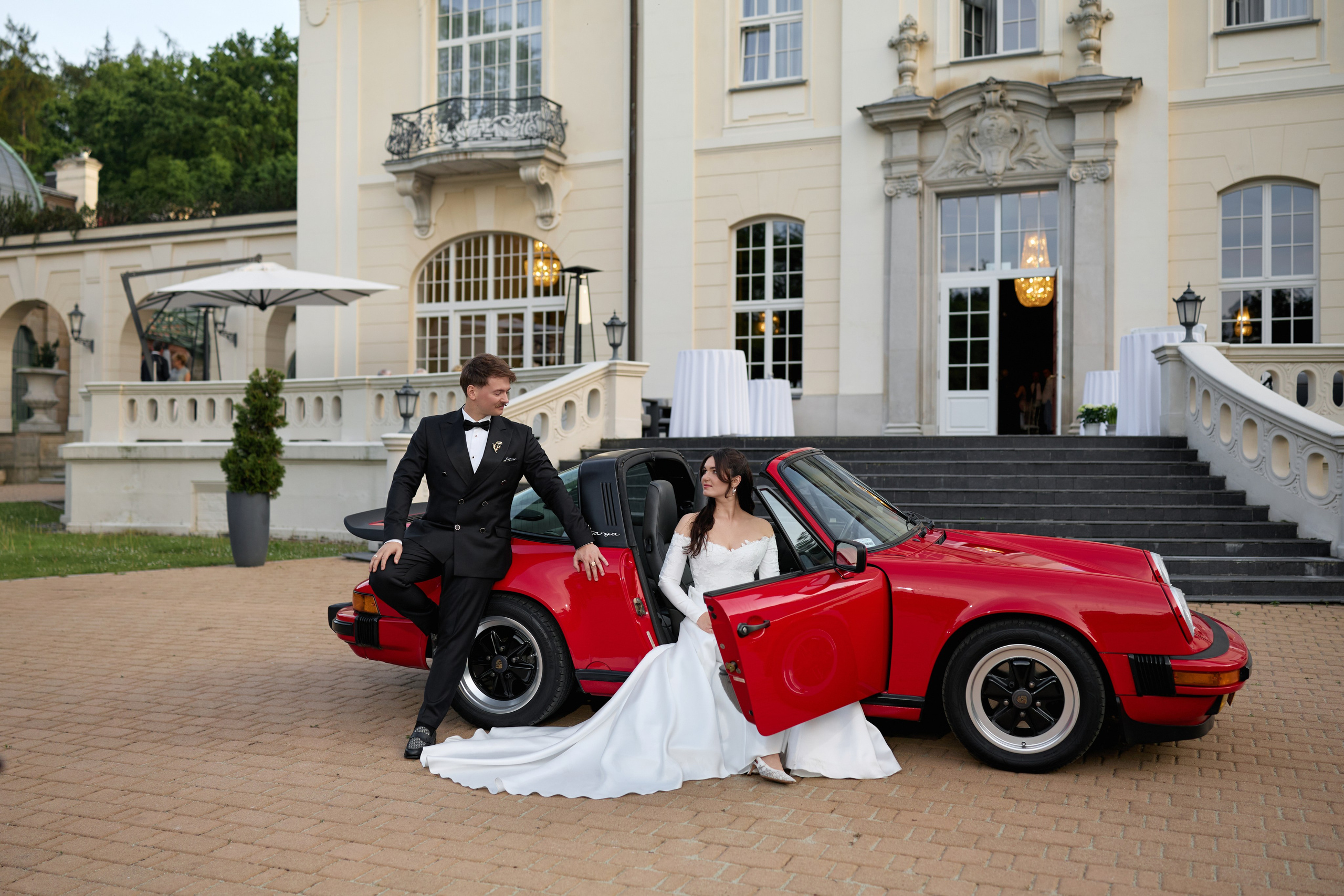 Wiktoria & Kacper. Pałac Goetz. Fotograf ślubny i rodzinny w Krakowie Yana Klymova