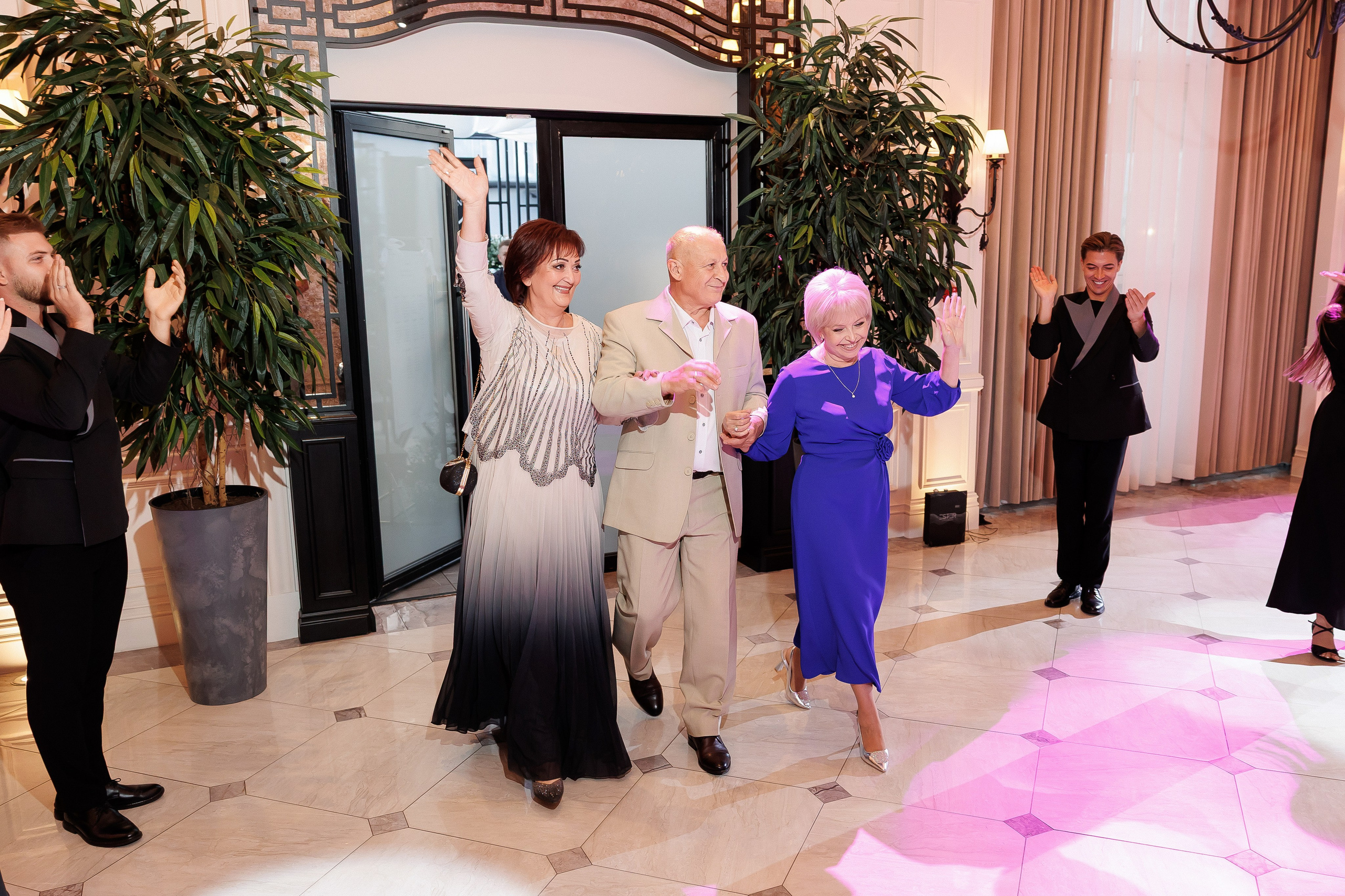 Serghei & Erica — Queen Residence. Servicii Foto și Video 067188353