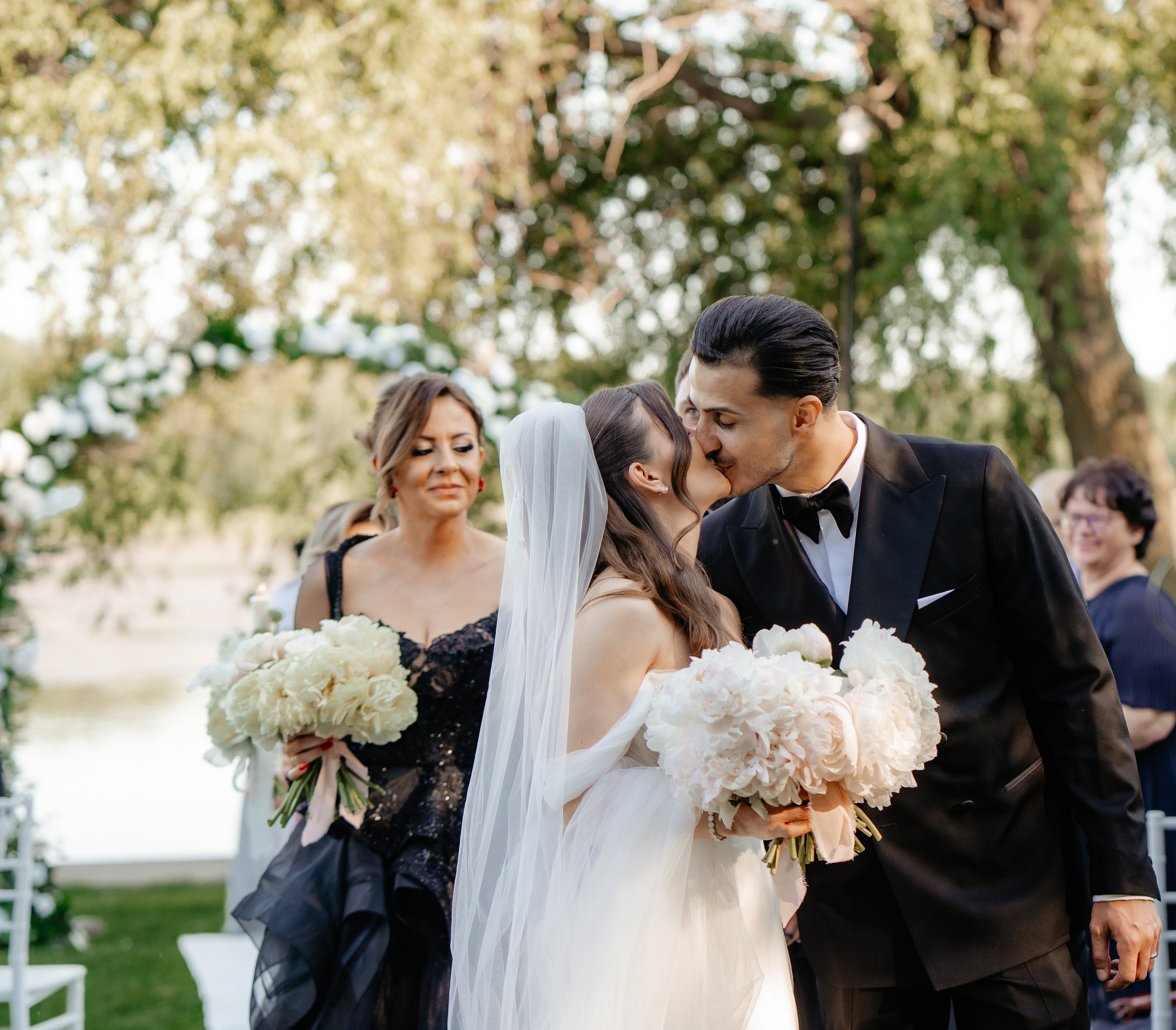 Nunta Ana si Andrei — Love story de Mai. Fotografi de nunta in Bucuresti, Iulia si Stefan Ovidiu