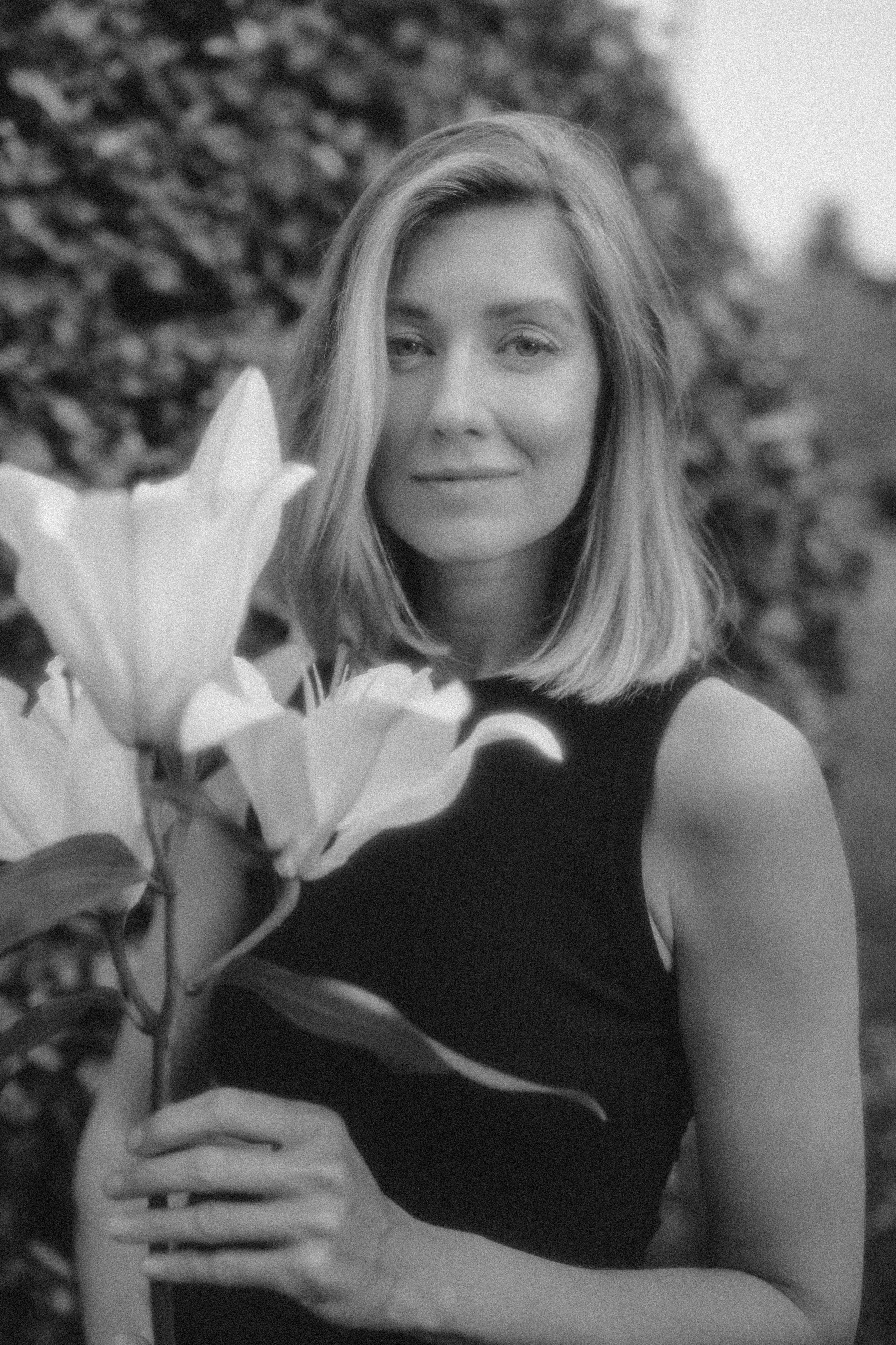 Катя с лилией. Фотограф Мила Ромашкина