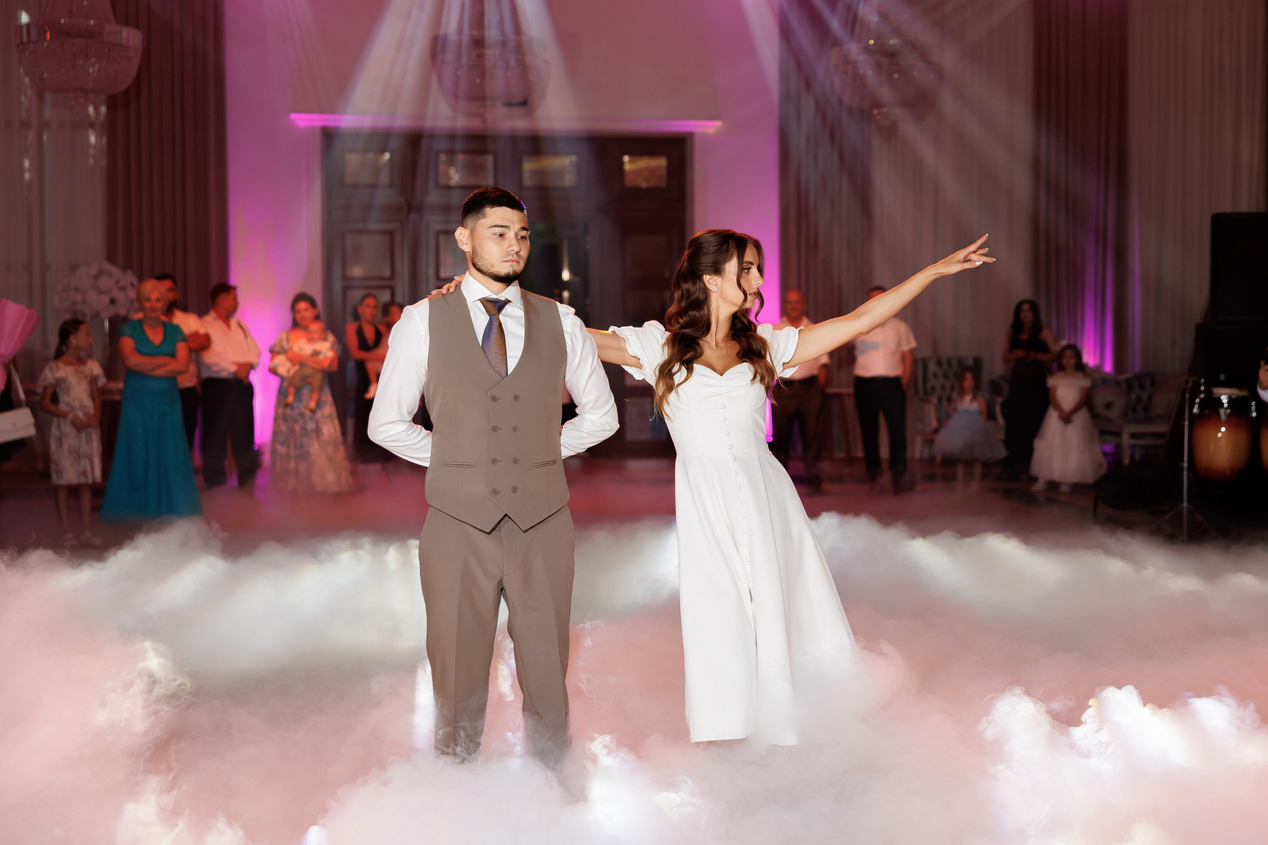 Eugen & Livia — Grand Elysee — Wedding Day. Servicii Foto și Video 067188353