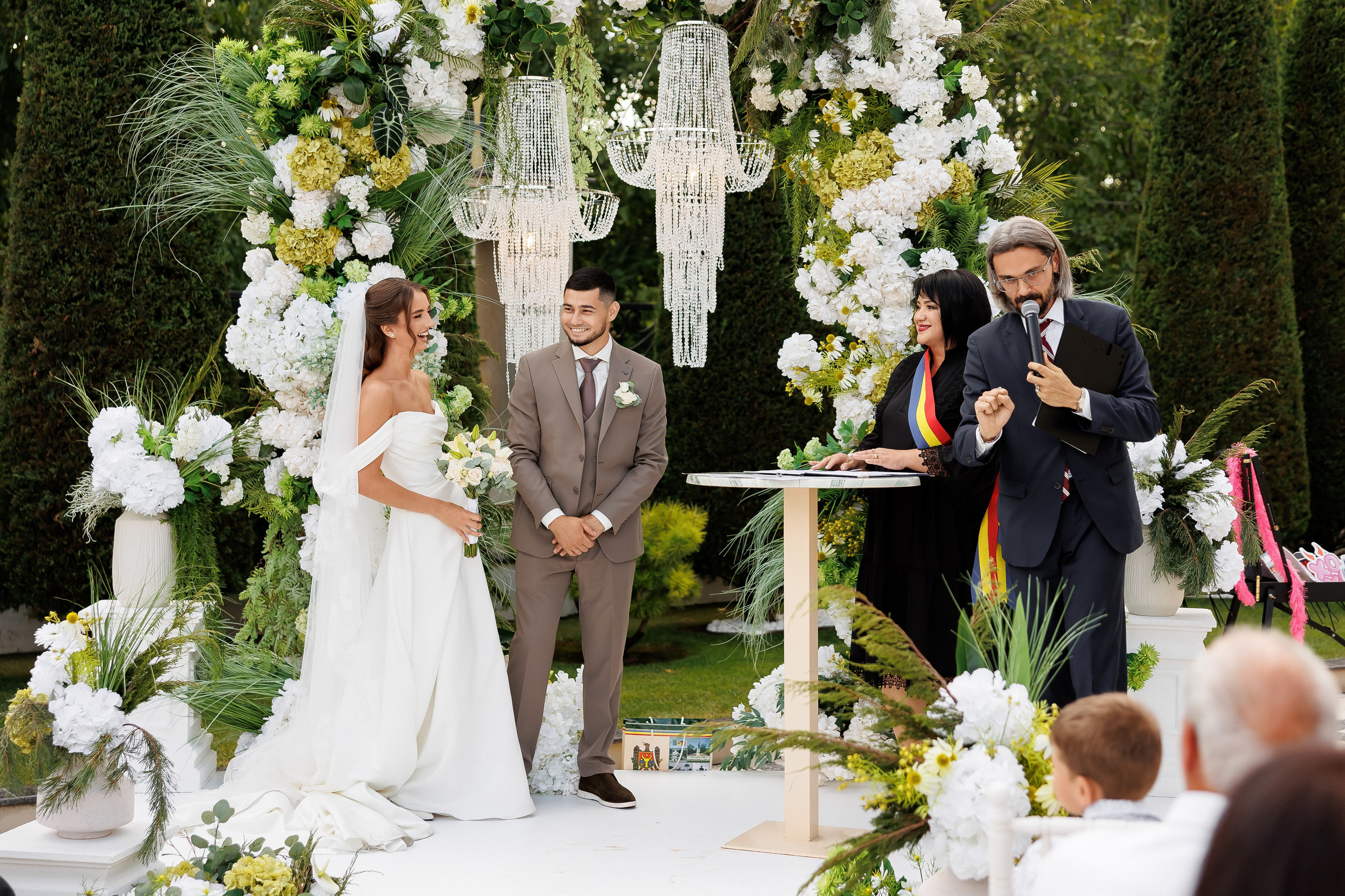 Eugen & Livia — Grand Elysee — Wedding Day. Servicii Foto și Video 067188353