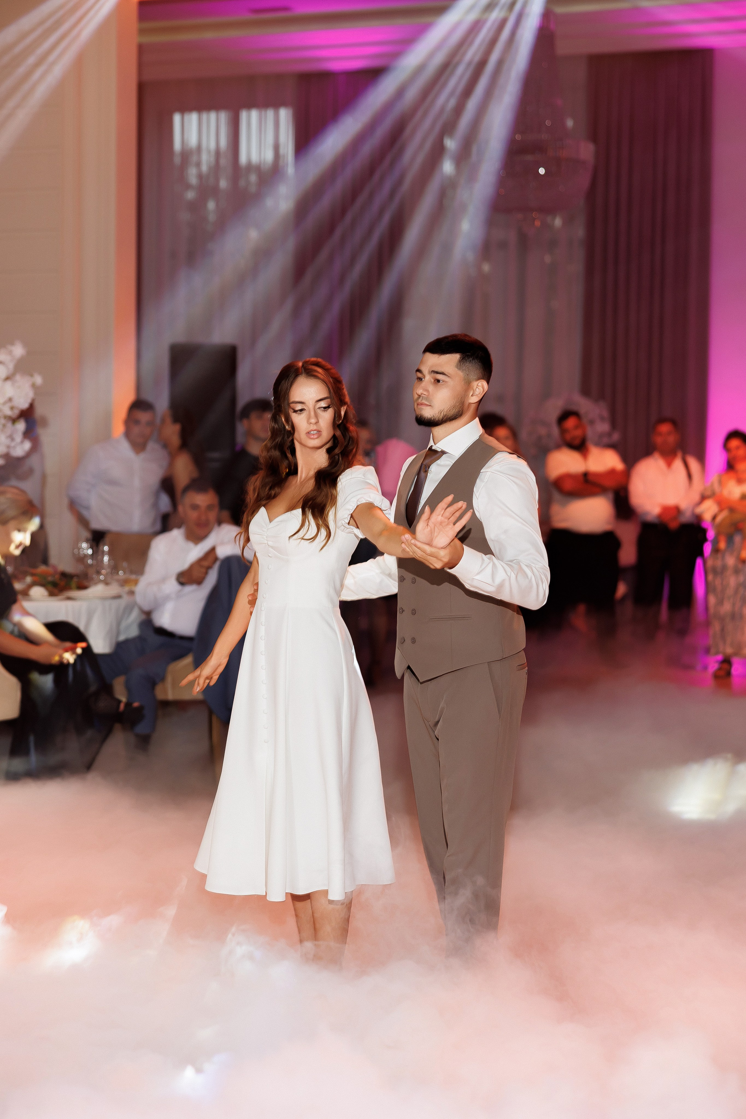 Eugen & Livia — Grand Elysee — Wedding Day. Servicii Foto și Video 067188353