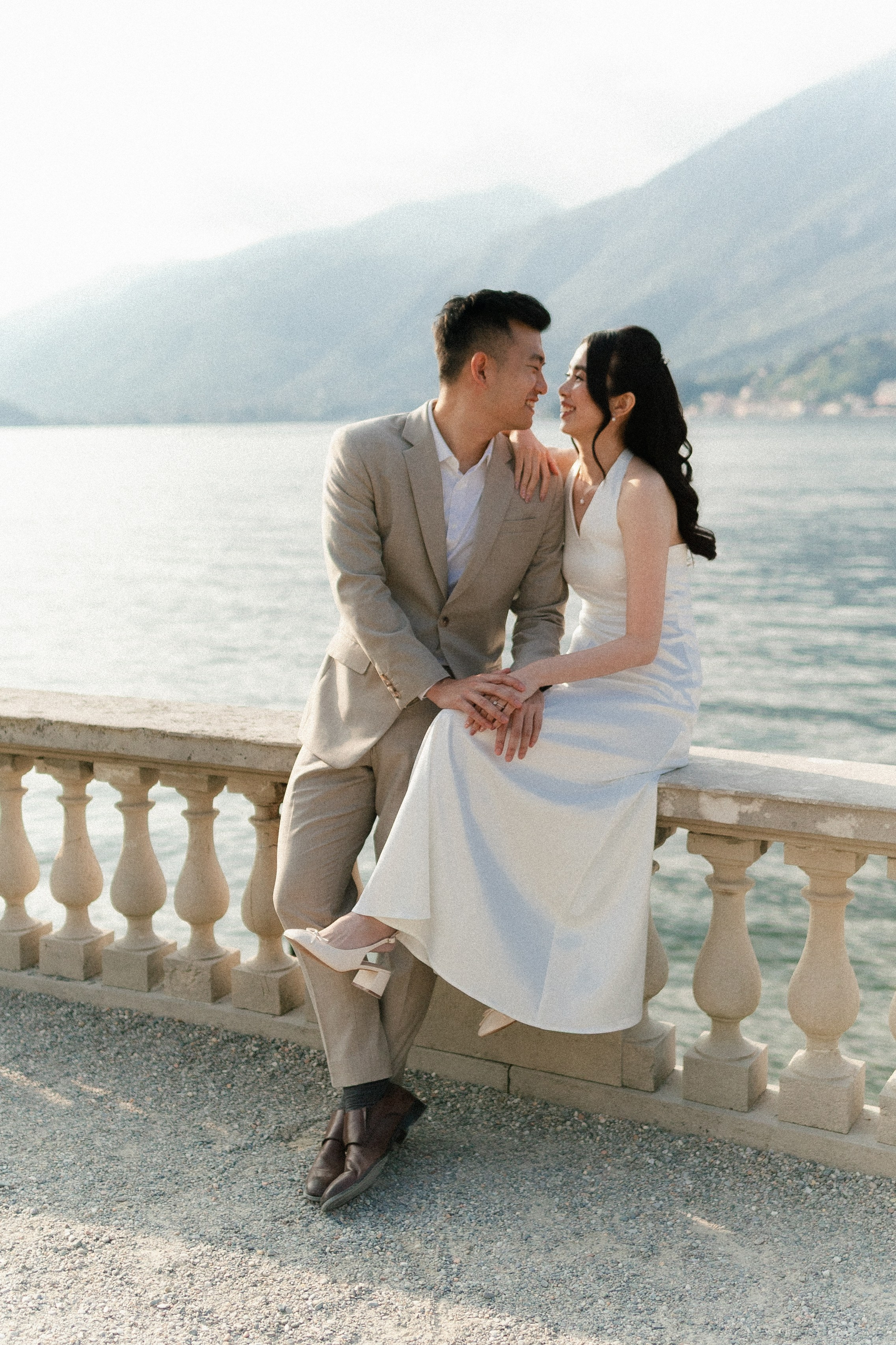 Bride and groom at Villa Melzi on lake como 