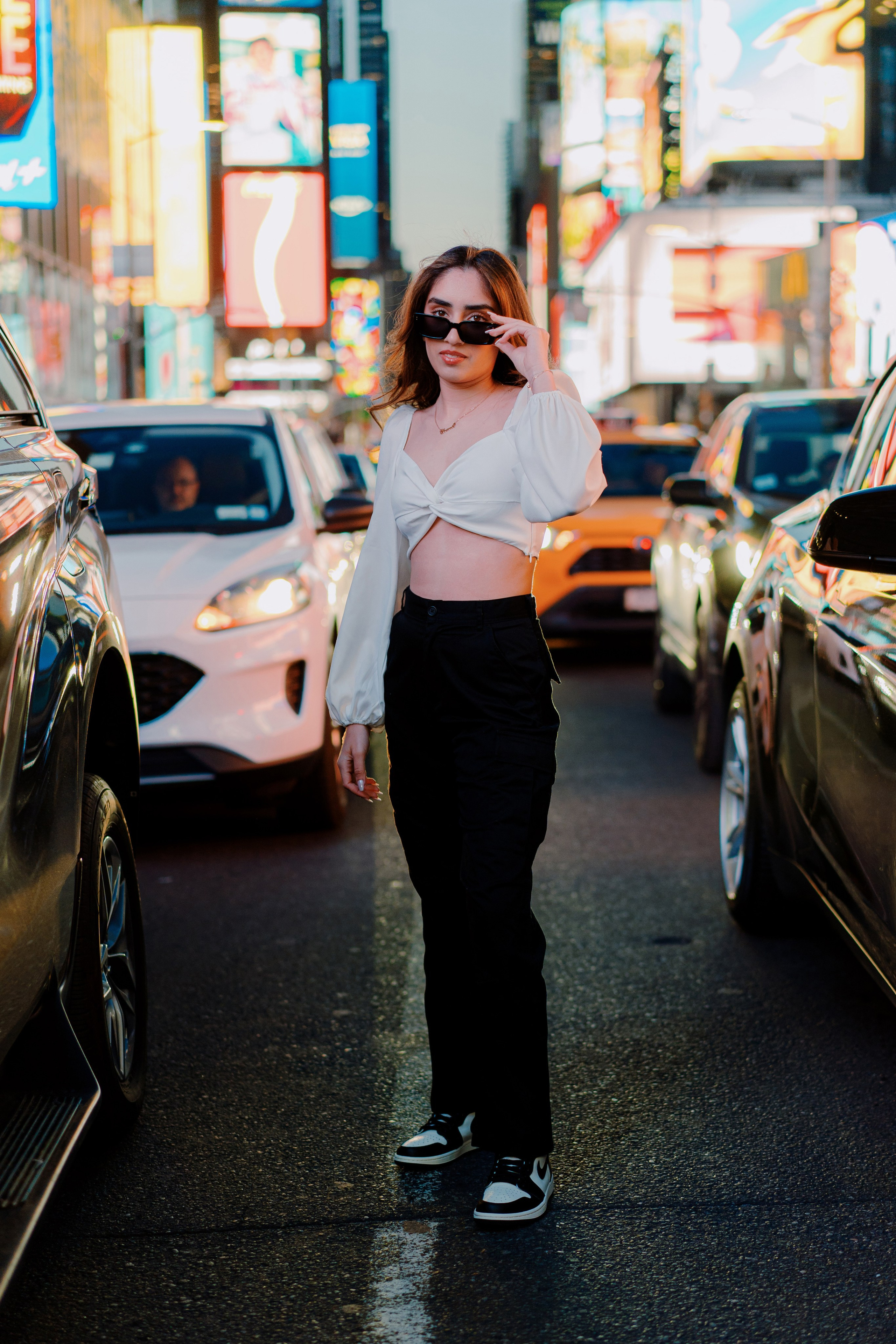Two sisters in Times Square. Videographer and photographer in New York // MAKAROV.VIDEO
