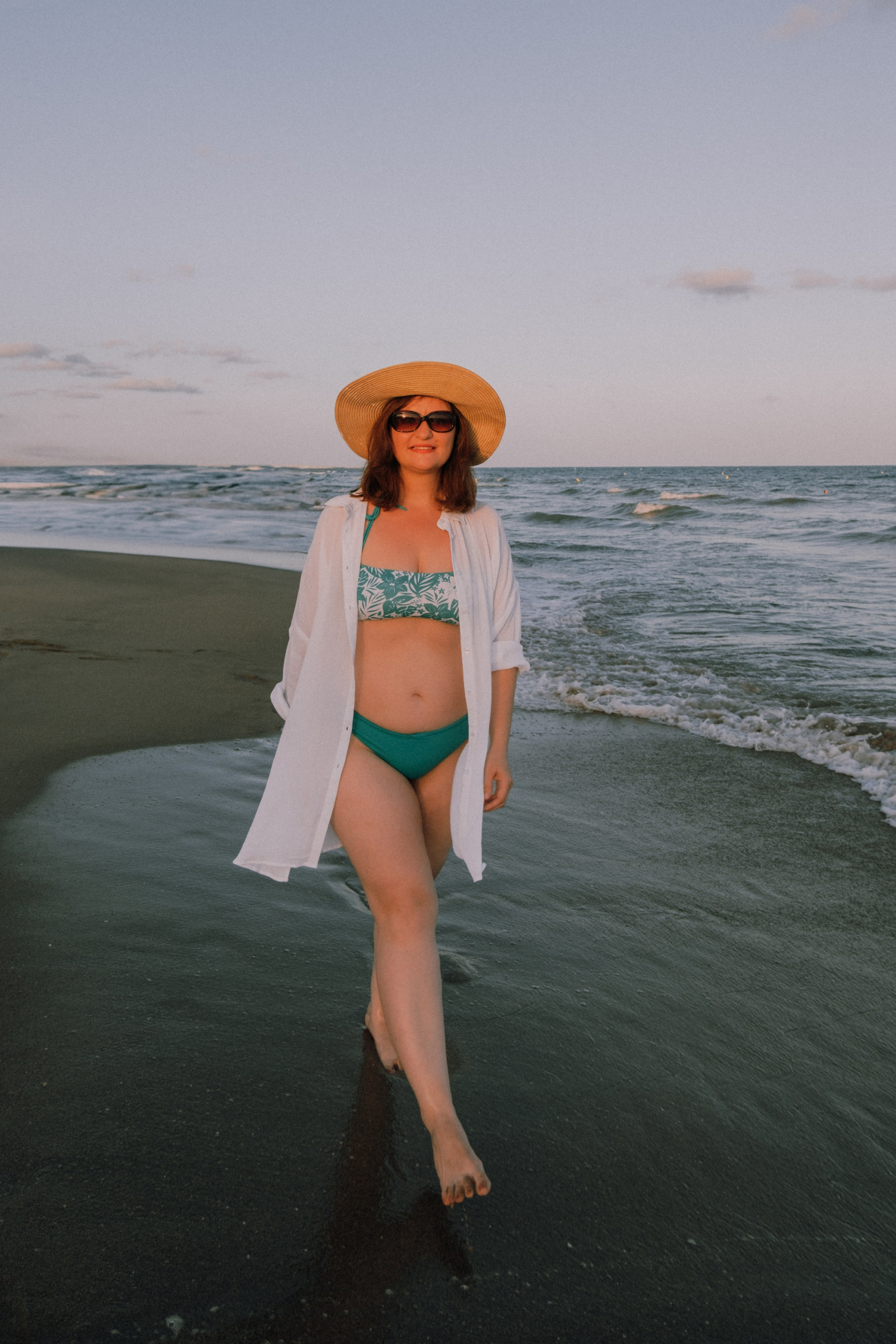 Sesión de amigas en la playa. Fotografía profesional en Calafell - Elena Medvedeva