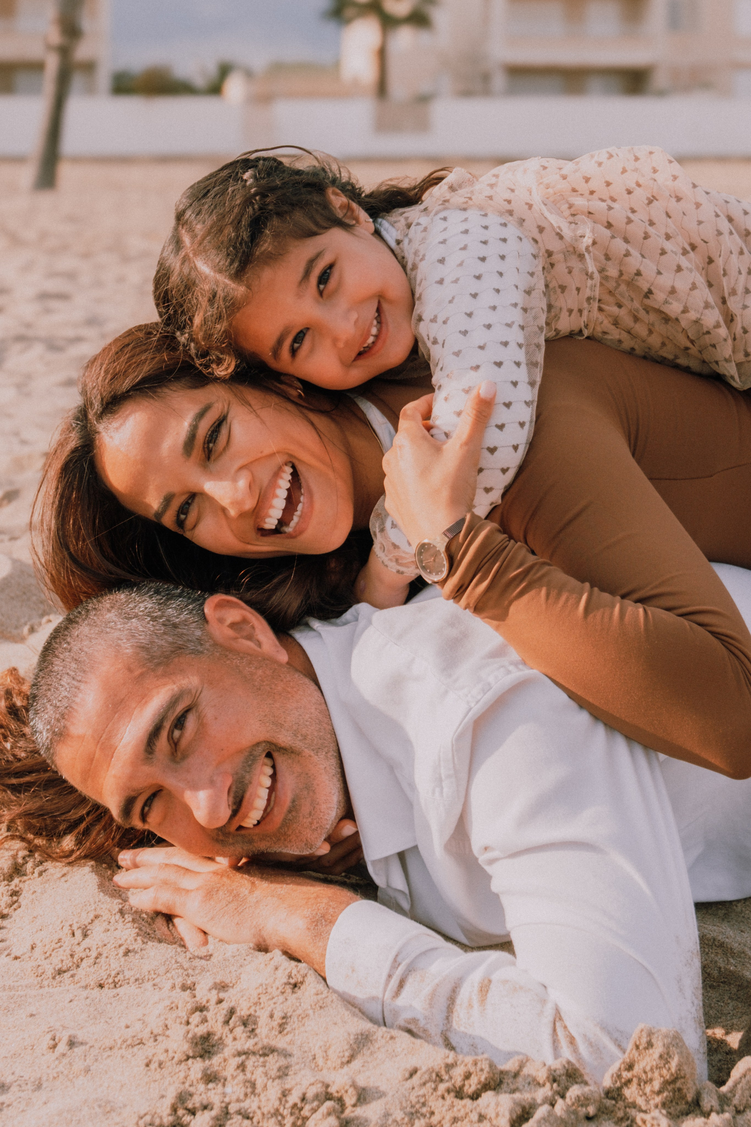 Sesión familiar en la playa. Fotografía profesional en Calafell - Elena Medvedeva