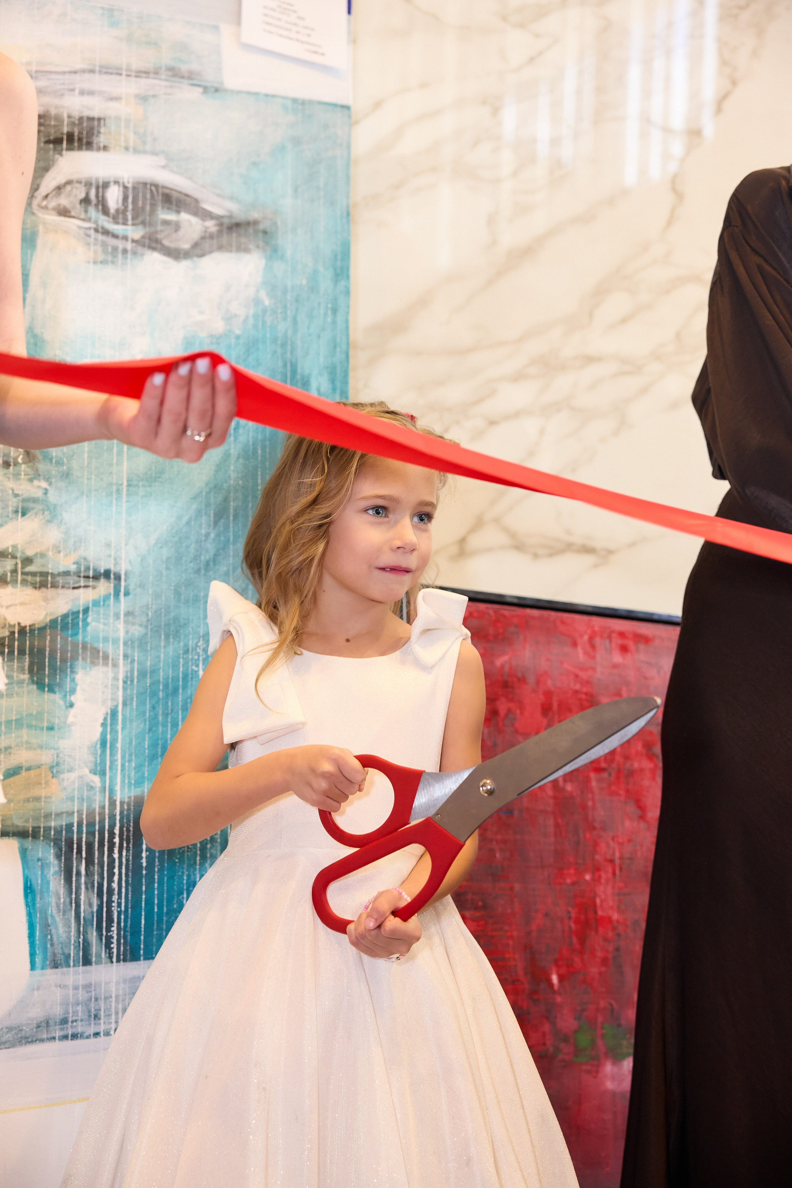 Авторская благотворительная художественная выставка Дианы Бортник. Фотограф Юлия Маковеева