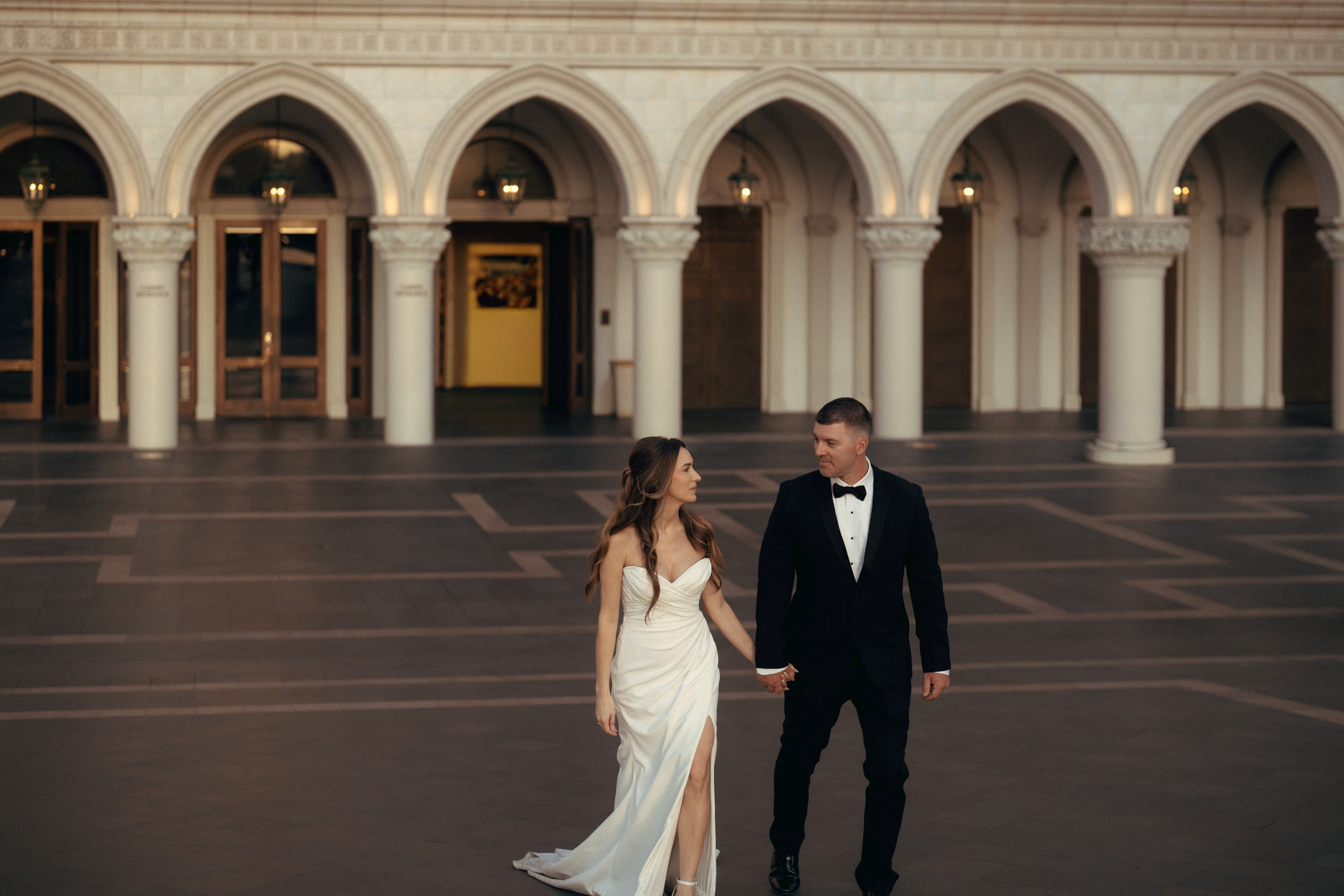 L&C. Wedding & elopement photographer Viktoriya Kravtsov. Las Vegas
