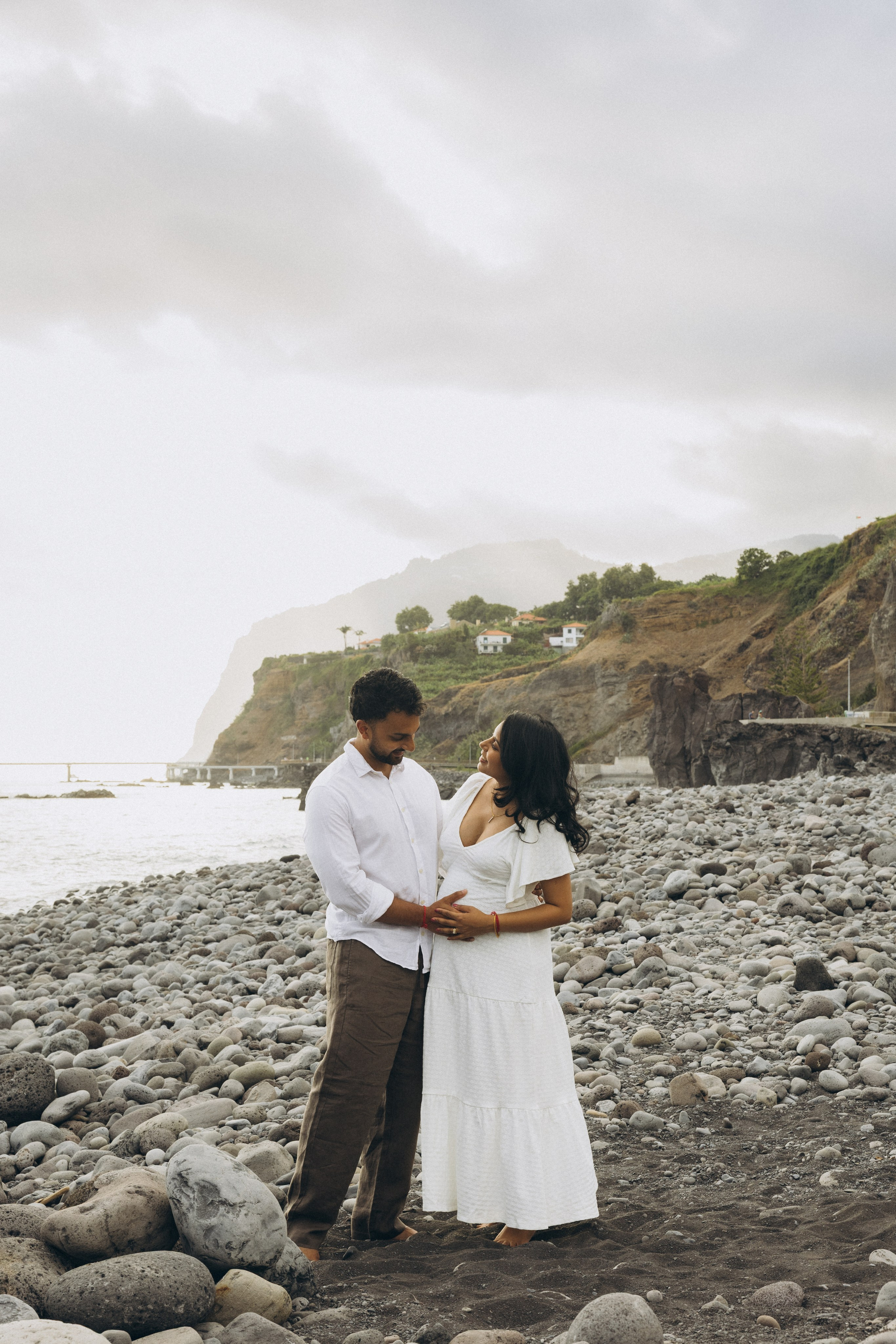 Pregnancy Photoshoot at Formosa Beach, Madeira. Fotógrafa na Madeira para casais, pedidos de casamento, elopements e casamentos íntimos | Tatiana