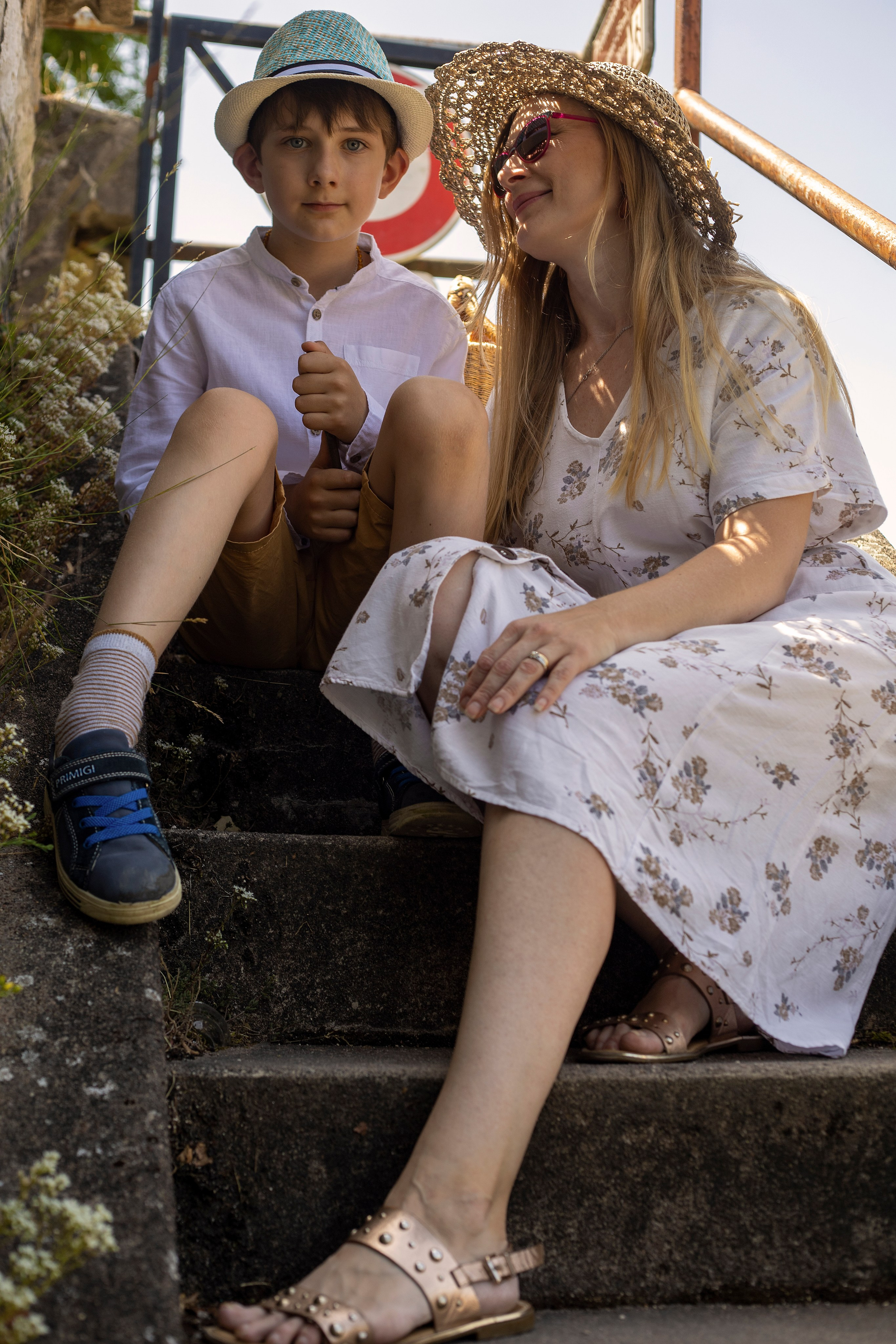 Maman et fils – moments chaleureux partagés. Photographe et graphiste Anastasiia LITVIN - Besançon, France