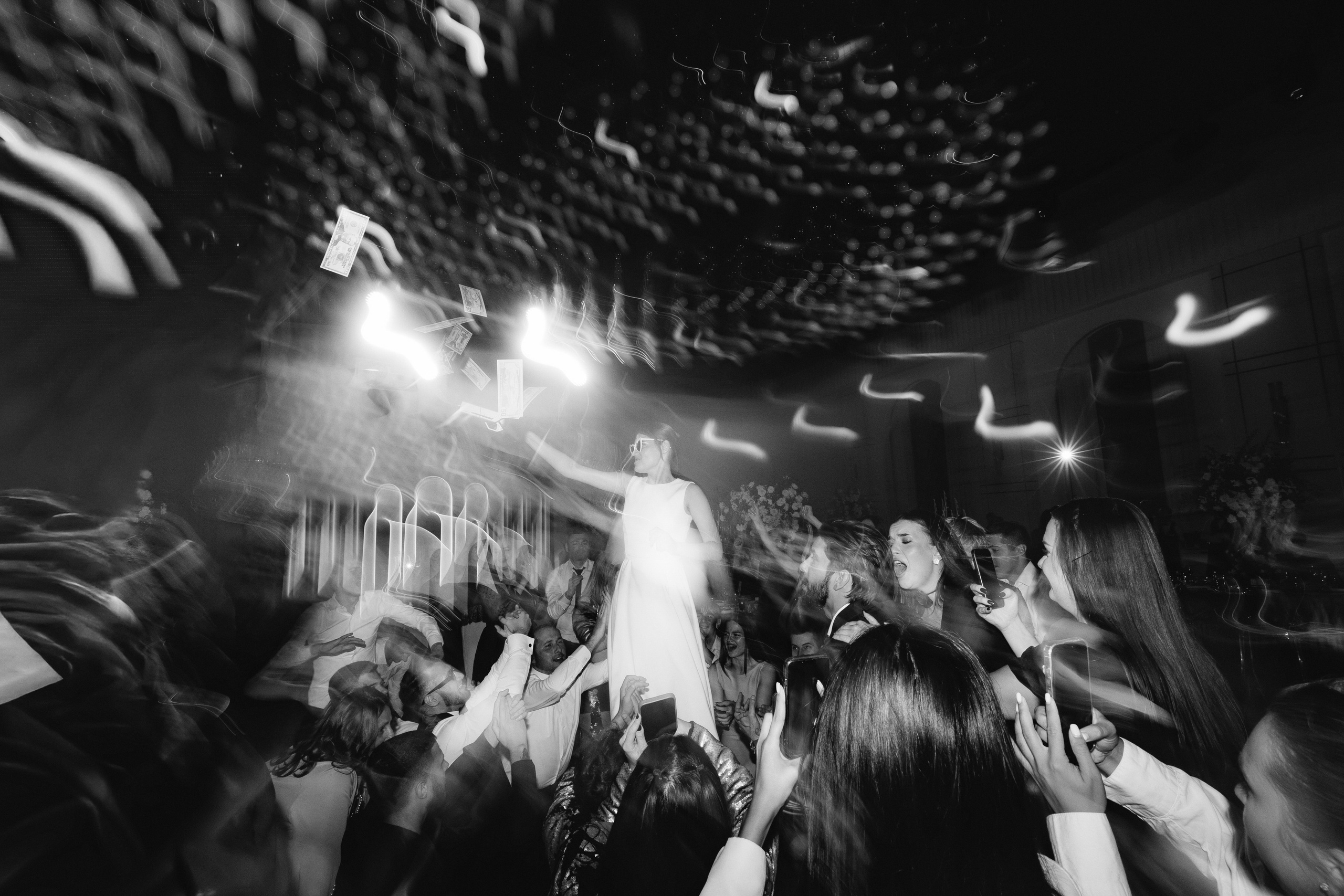 Fotograf profesionist de nuntă, poveste vizuală naturală, momente reale, film photography și digital, Moldova și Europa.