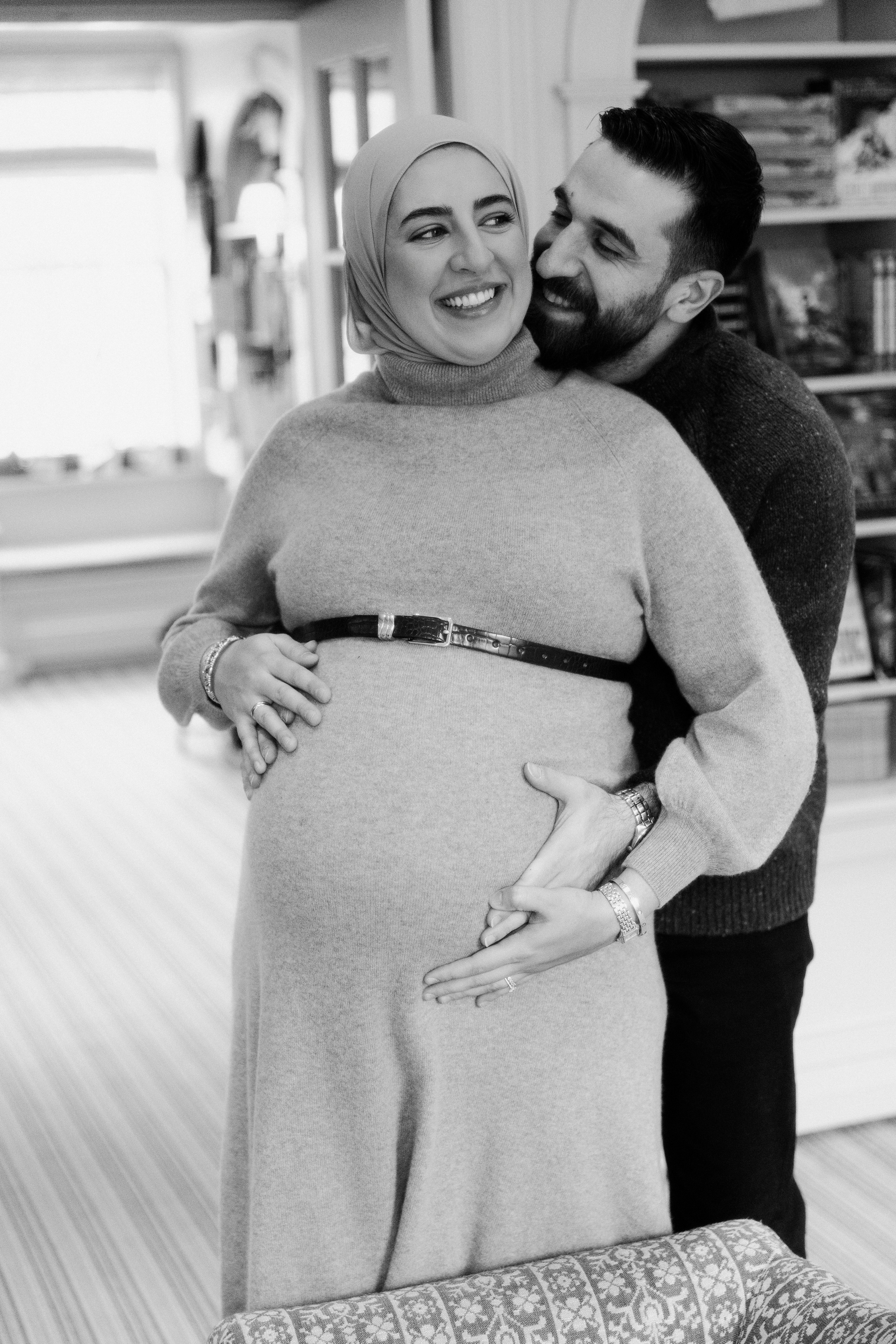 Winter Pregnancy Photoshoot | Bacon Hill, Boston