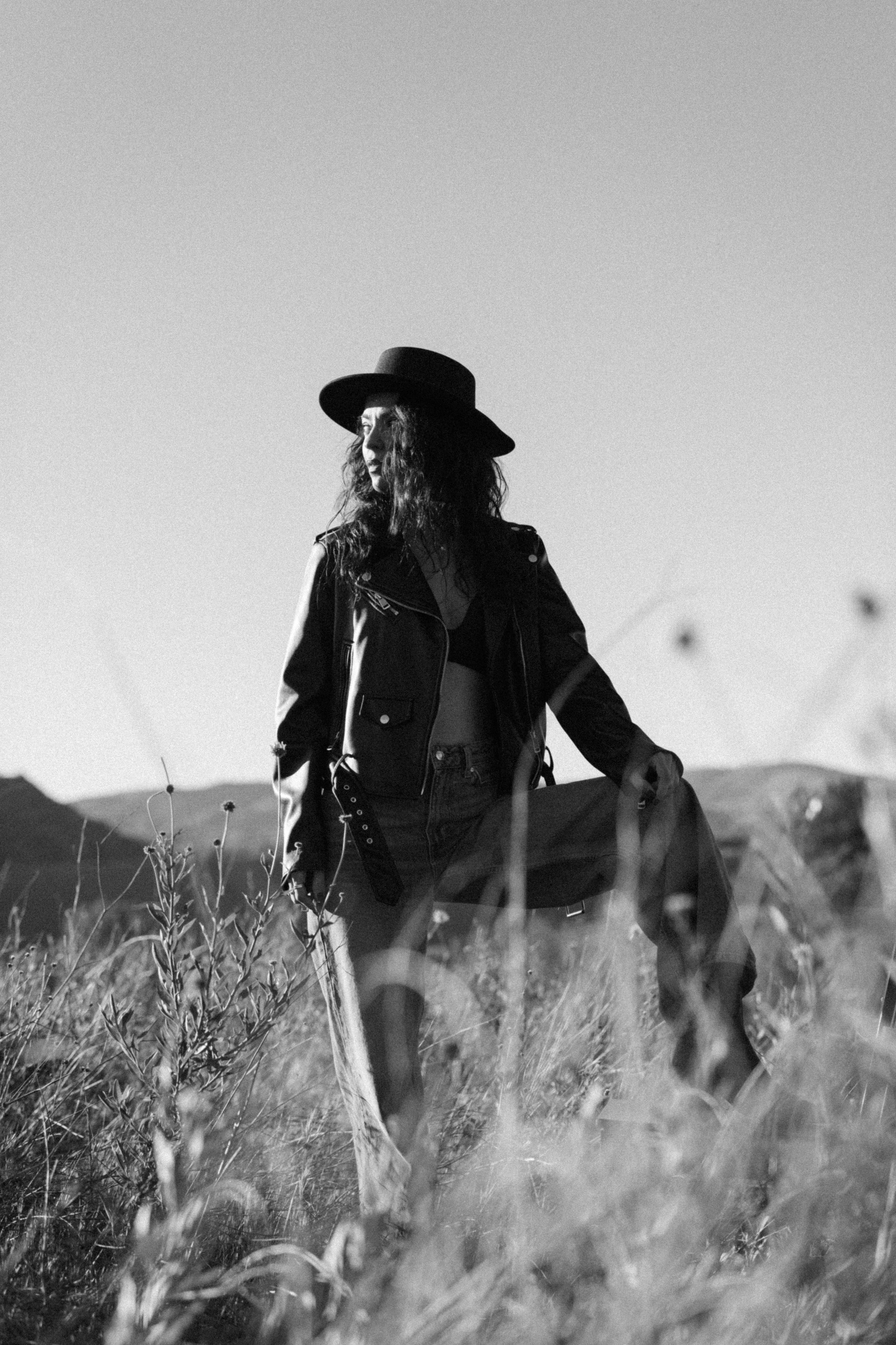 Morning photoshoot in the field. Portrait, family, maternity & wedding photography & videography in SoCal Kseni Vibe